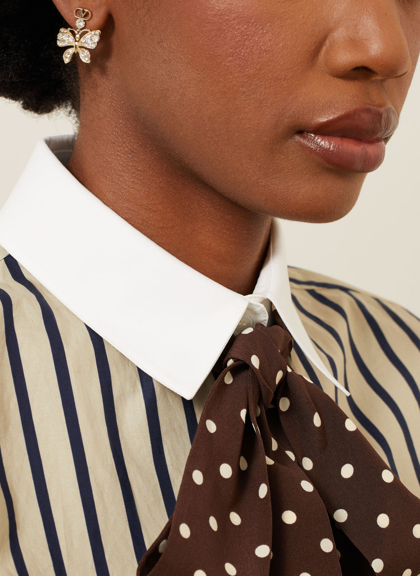 VALENTINO GARAVANI FLUTTERBY Drop Earrings: GOLD / WHITE