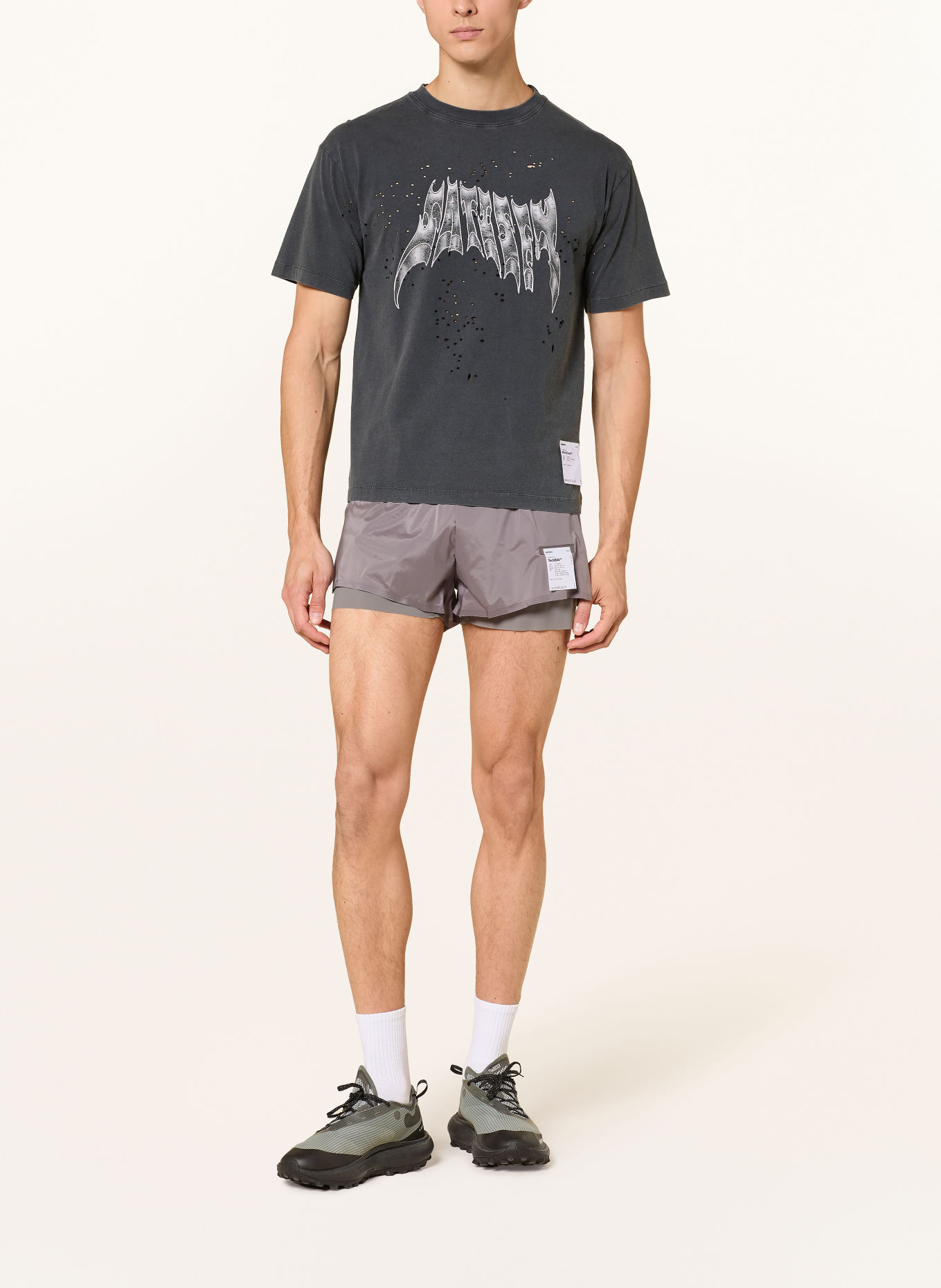 SATISFY MOTHTECH Running Shirt: BLACK / GRAY