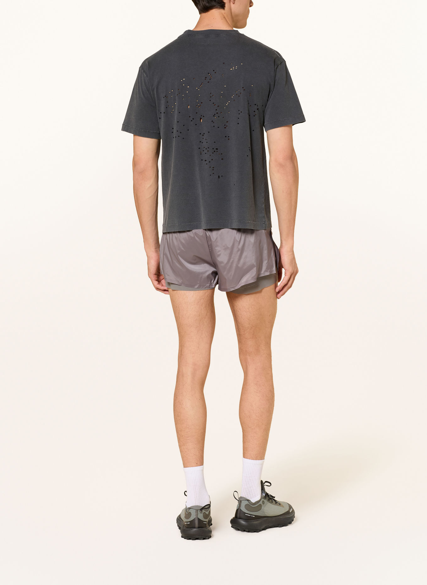 SATISFY MOTHTECH Running Shirt: BLACK / GRAY