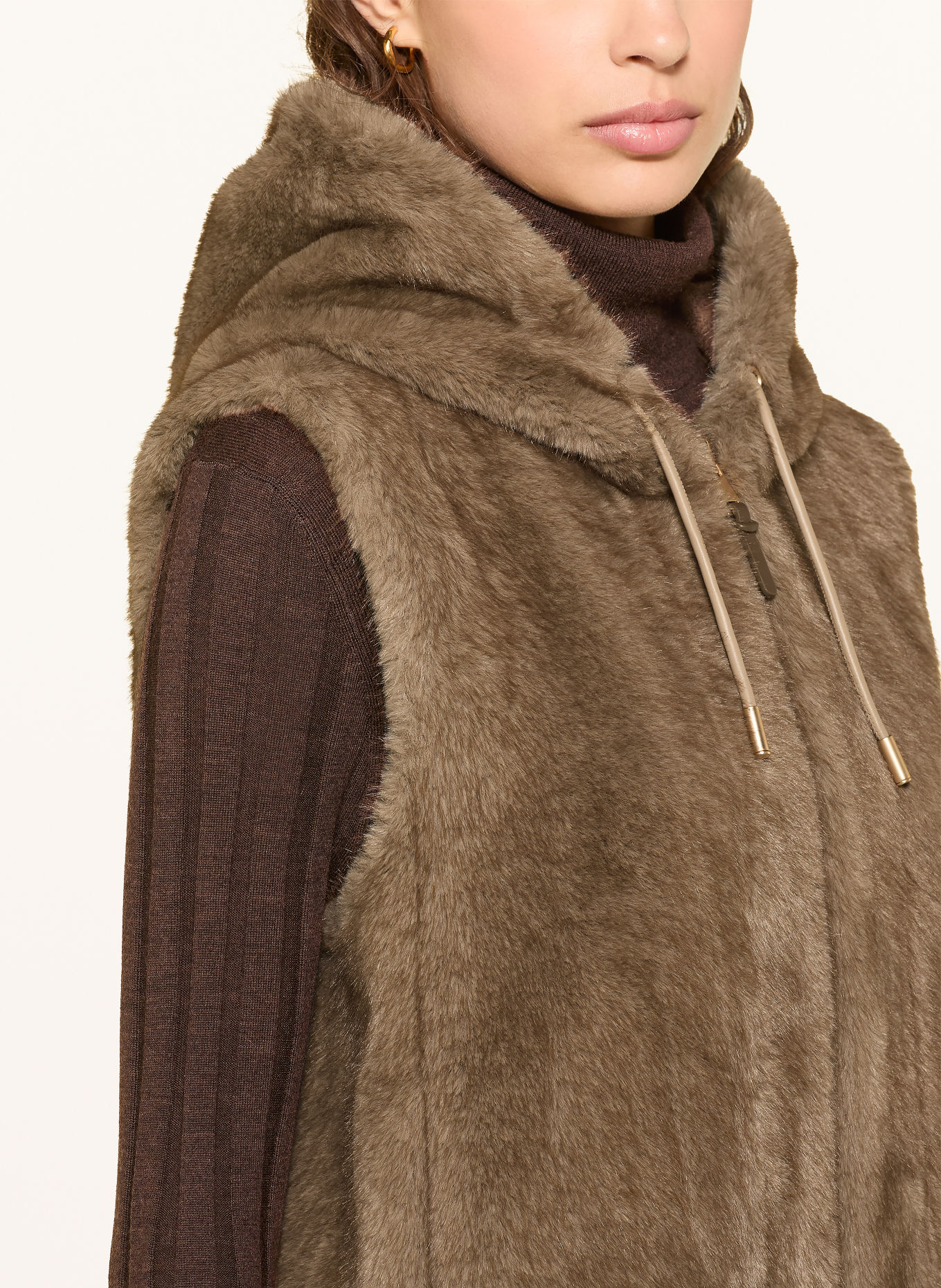 mabrun FANTASY Faux Fur Vest: BEIGE