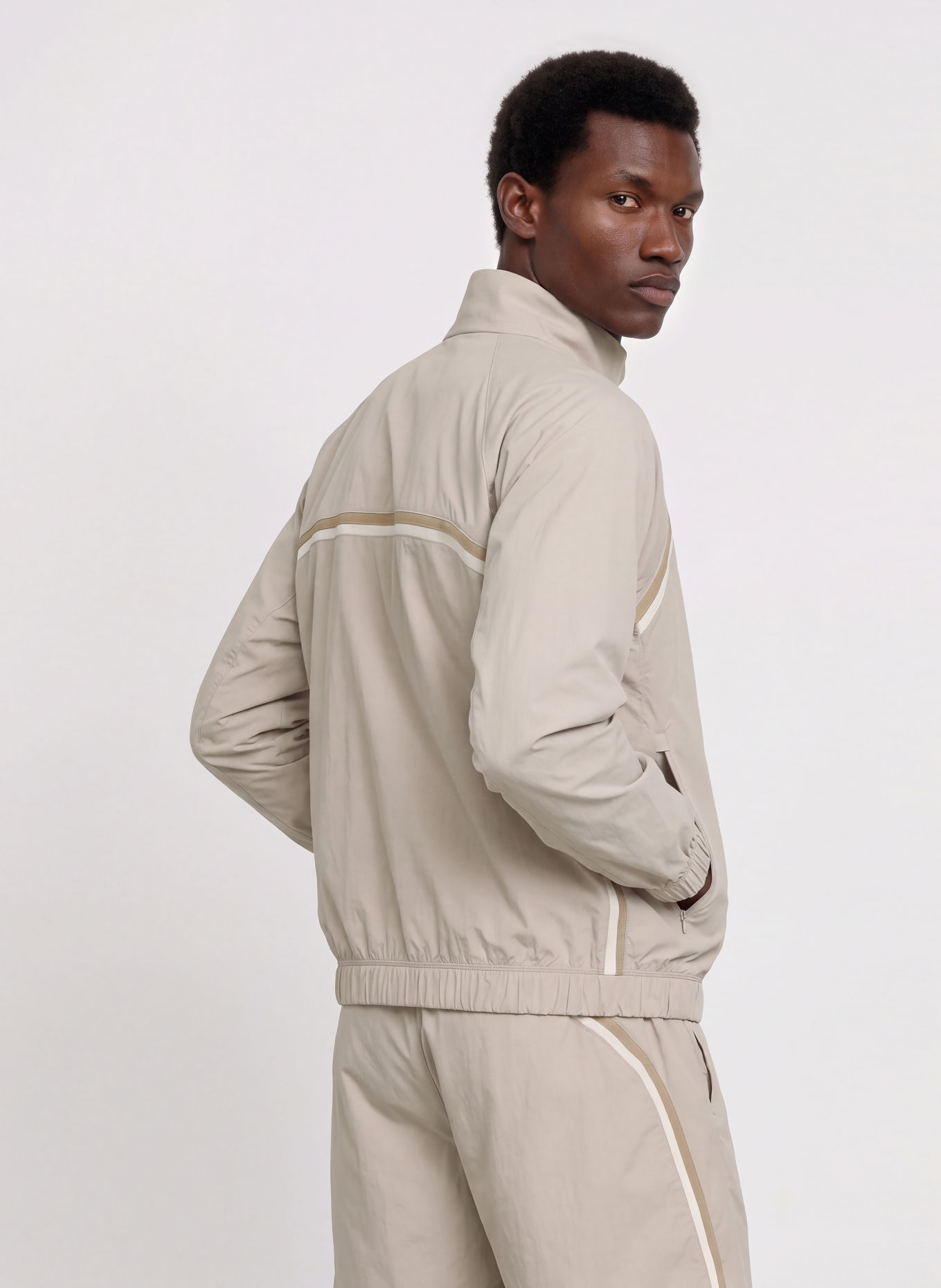 lululemon Löparjacka PACE BREAKER: LJUSGRÅ / BEIGE / GRÄDDE