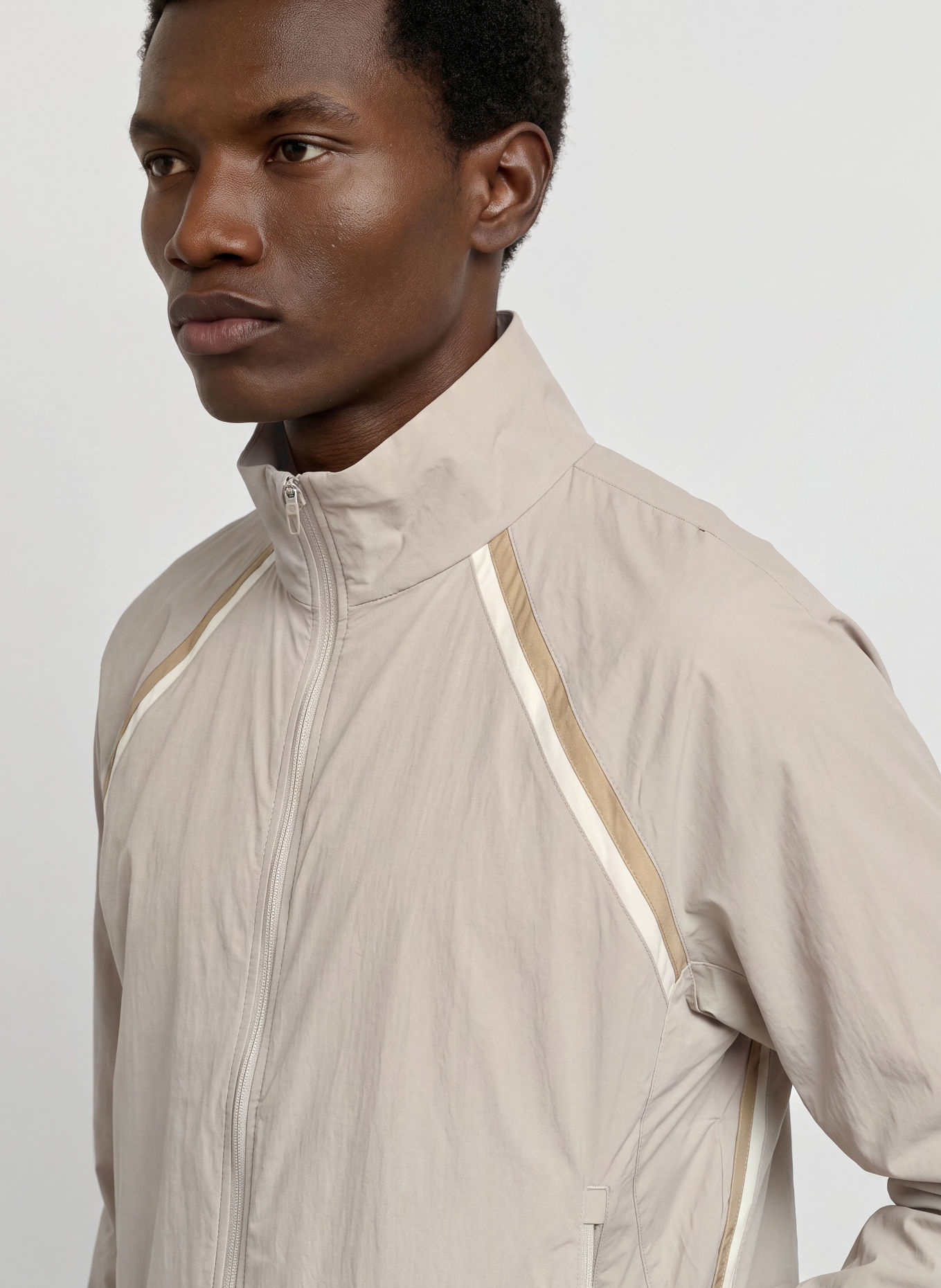 lululemon Löparjacka PACE BREAKER: LJUSGRÅ / BEIGE / GRÄDDE