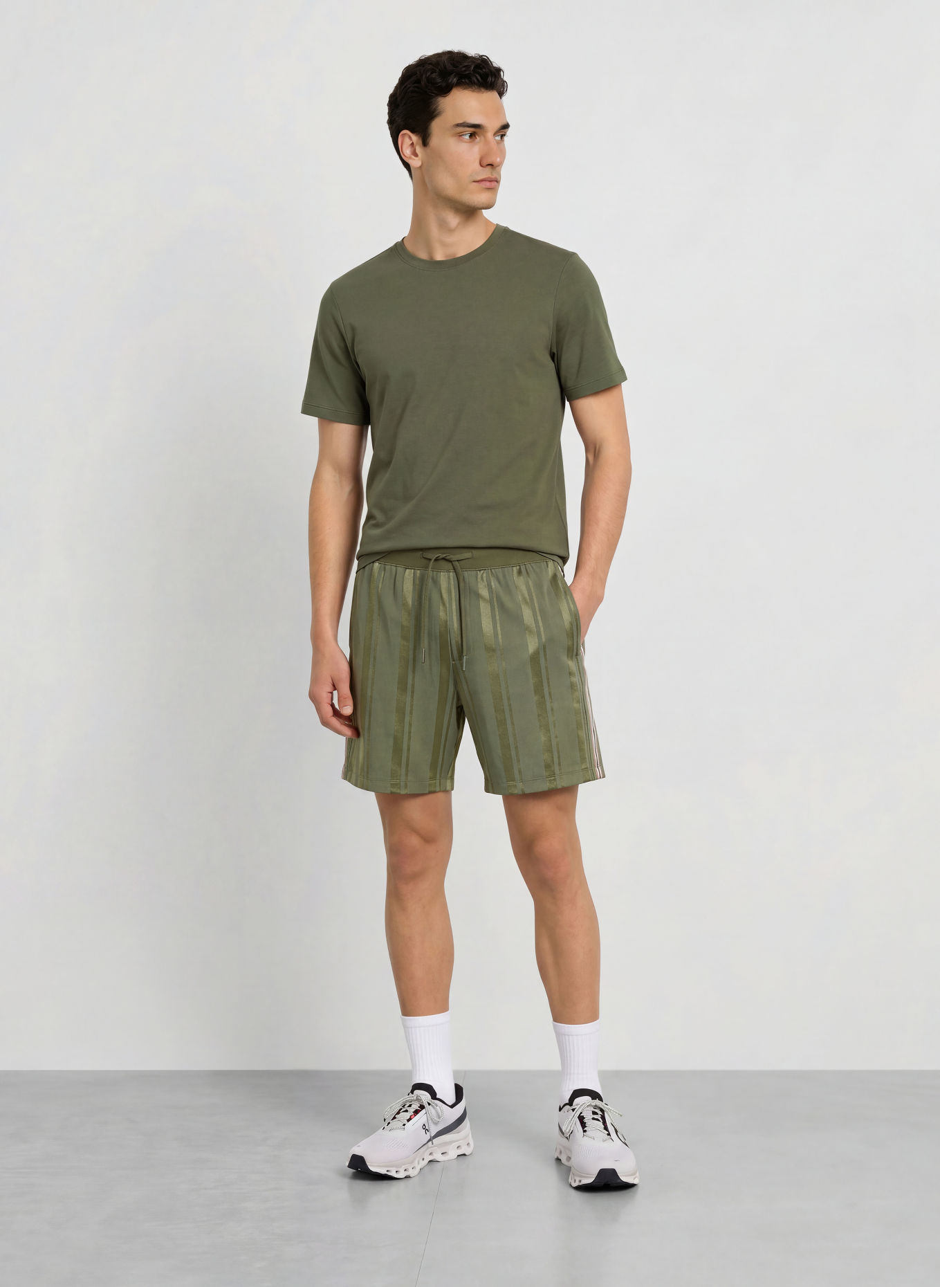 lululemon Short d'entraînement STRIPE: GROEN / BLANC / NOIR