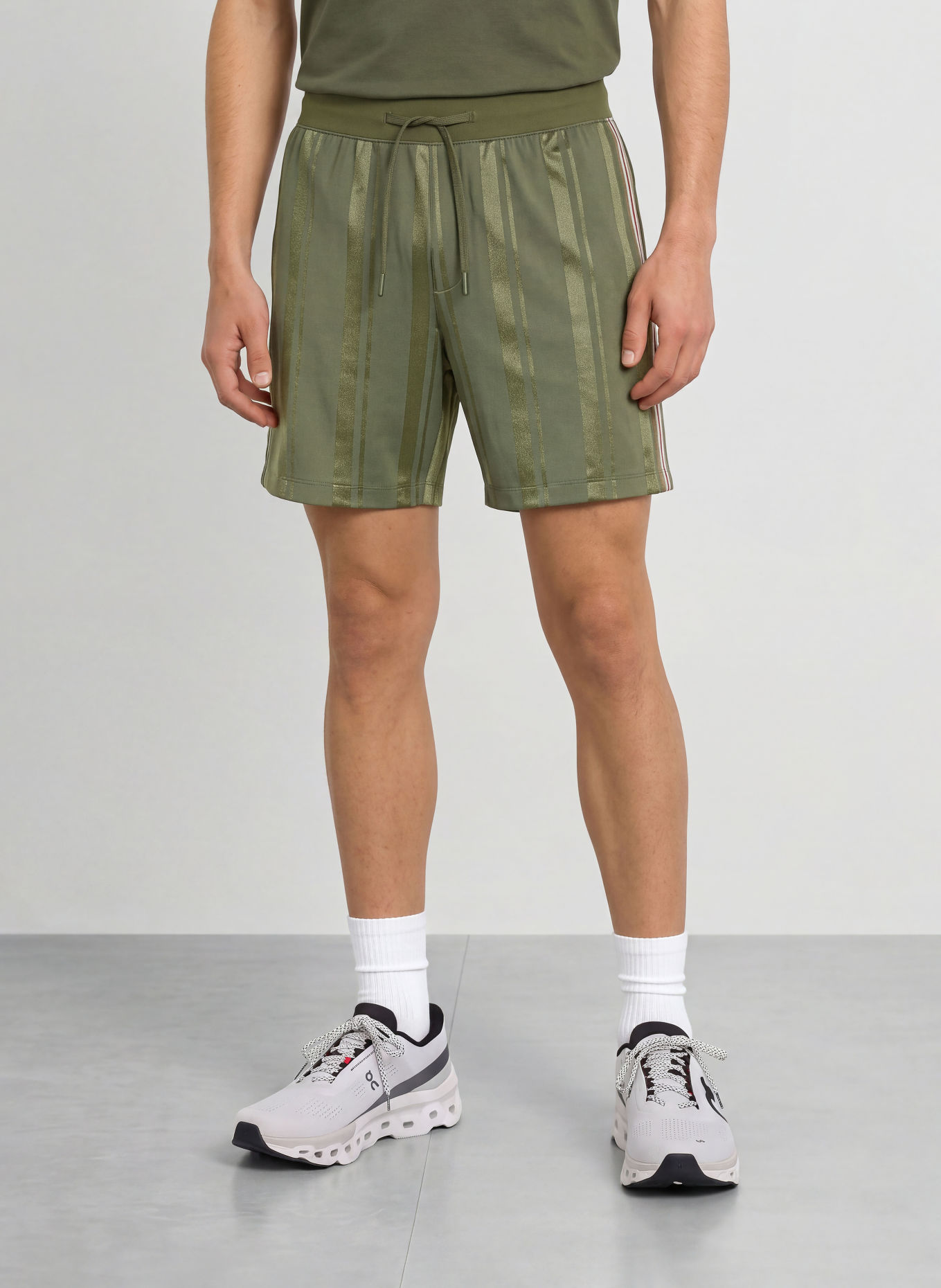 lululemon Short d'entraînement STRIPE: GROEN / BLANC / NOIR