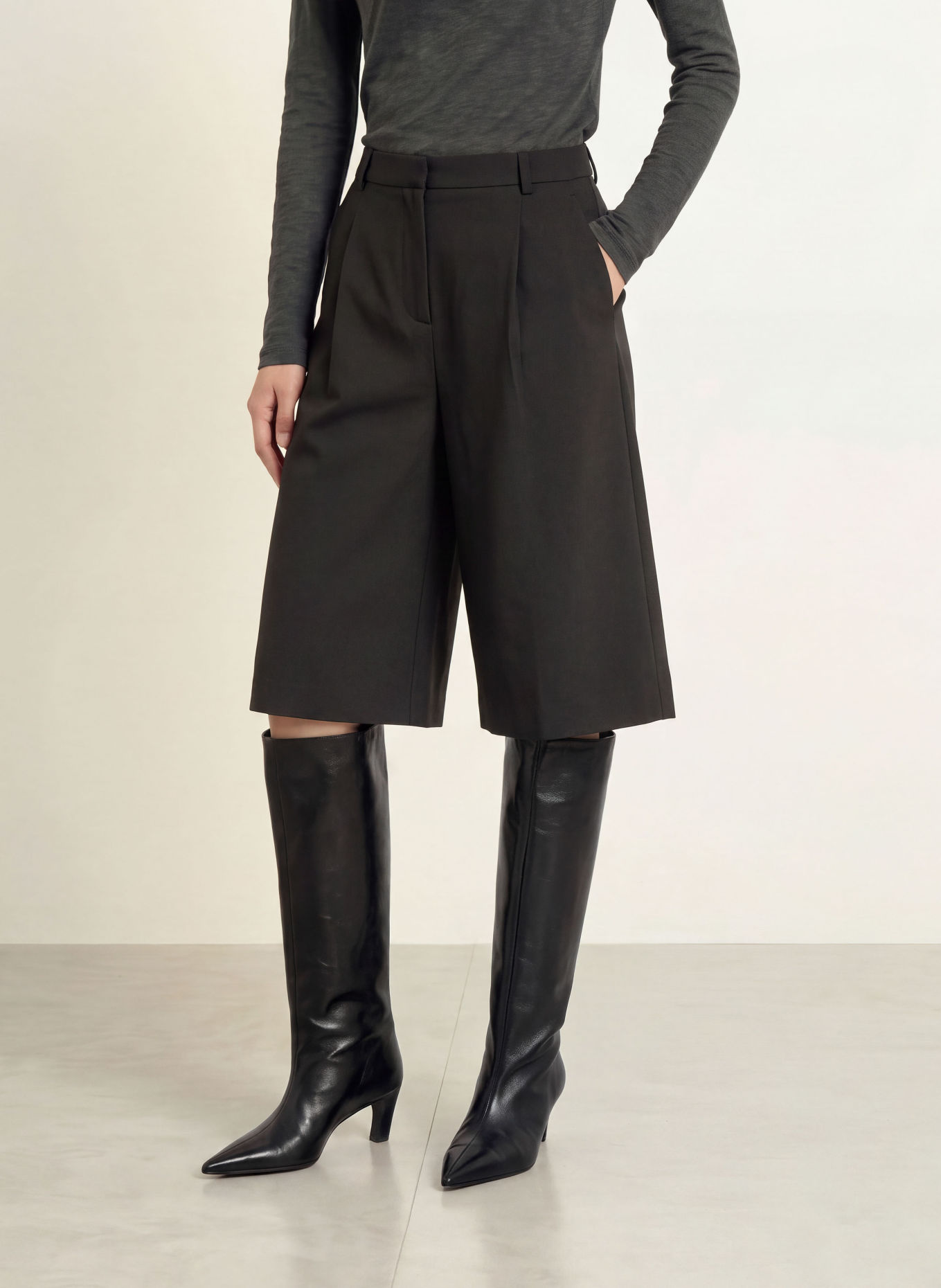 NEO NOIR RIMA Bermudas Shorts: BLACK