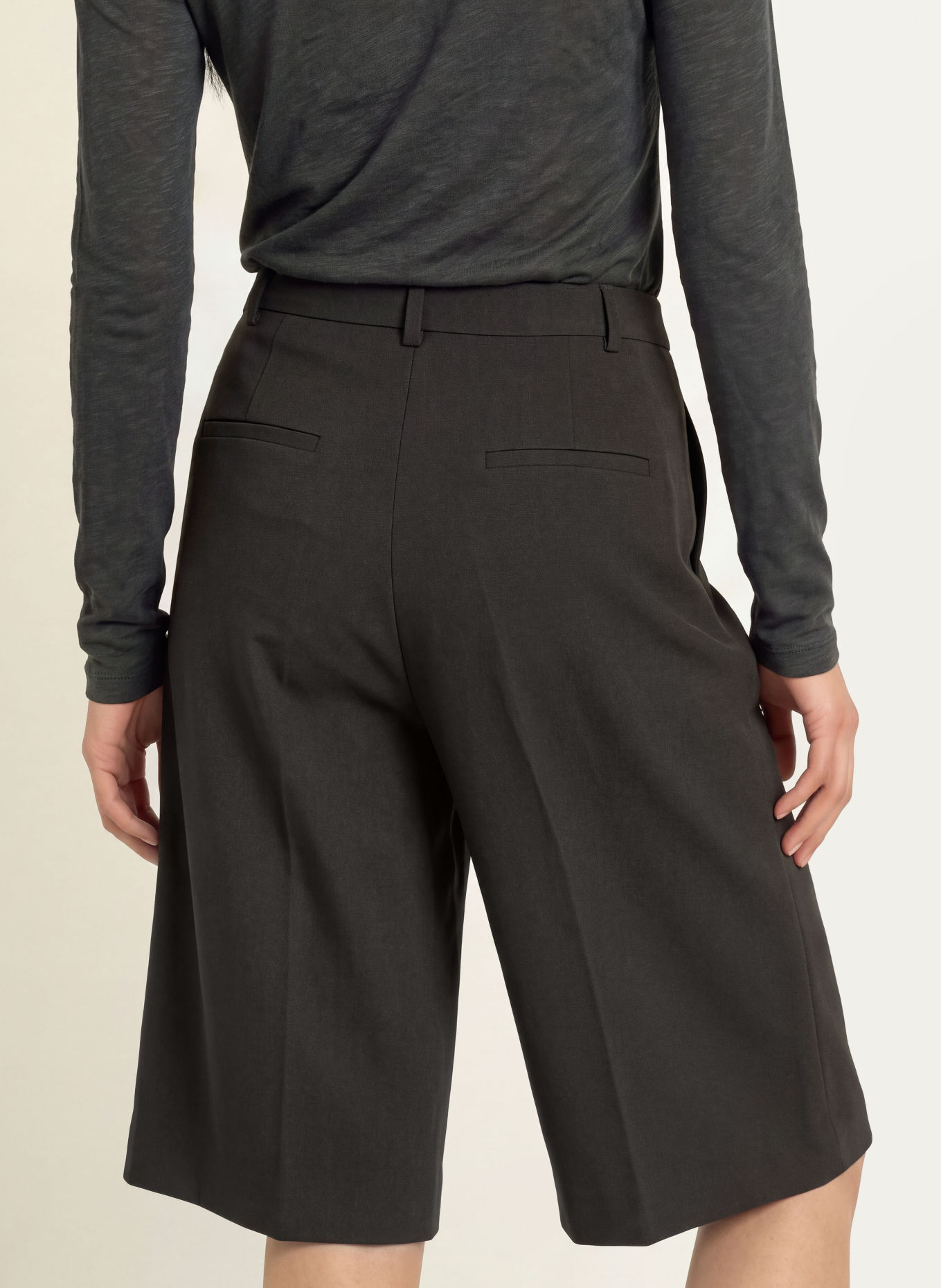 NEO NOIR RIMA Bermudas Shorts: BLACK