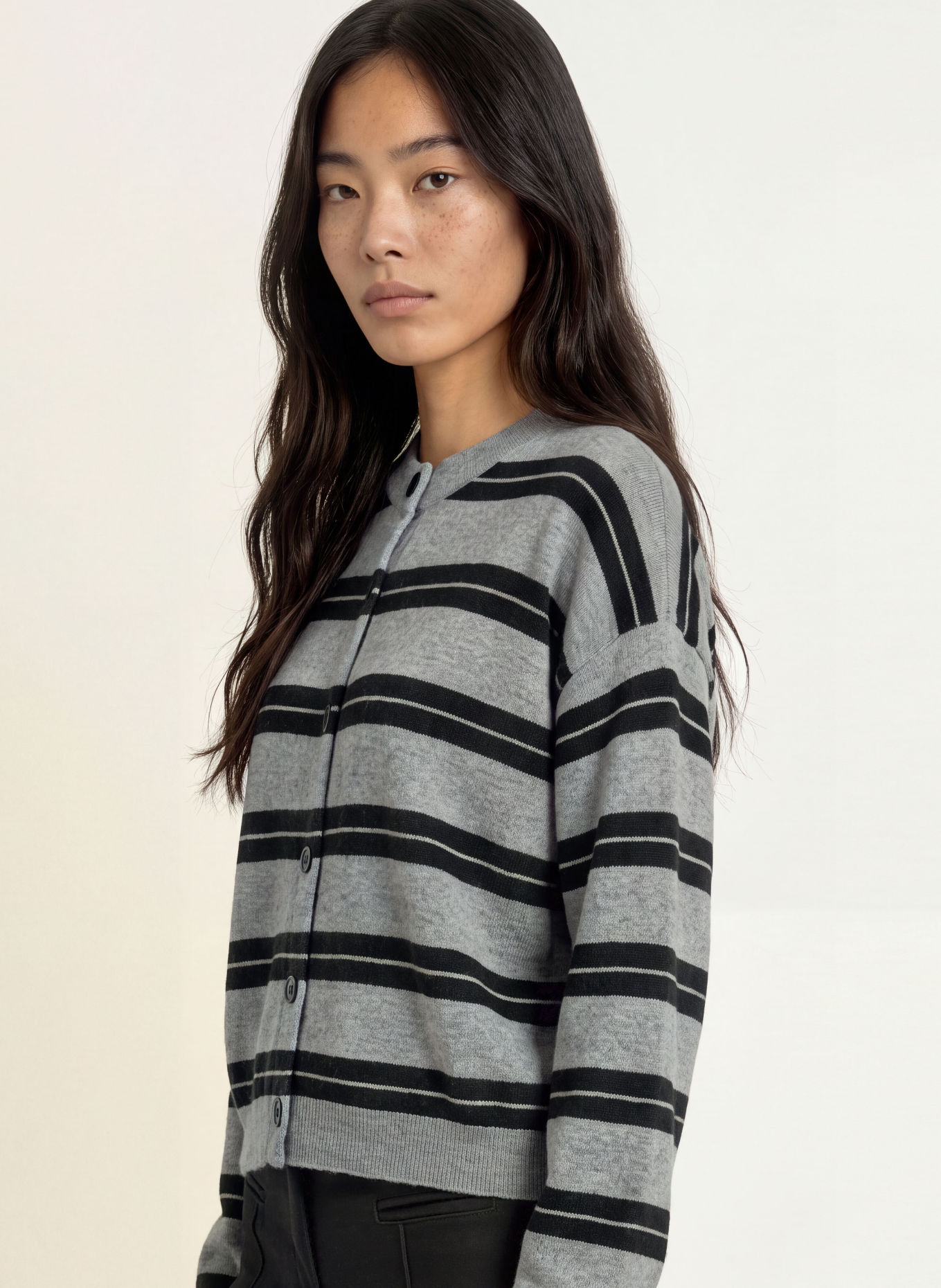 minimum ASSIANA Cardigan with Merino Wool: GRAY / BLACK