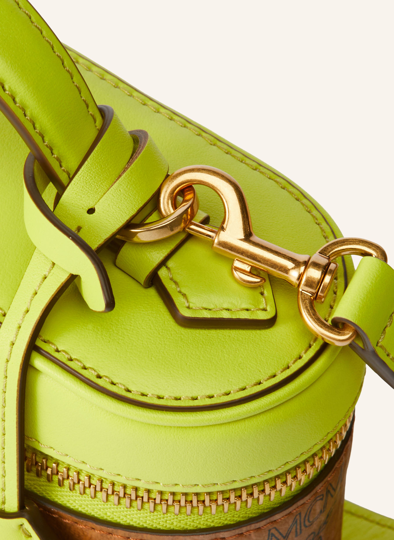 MCM Handtasche AREN VI: BRAUN / GOLD / NEONGELB