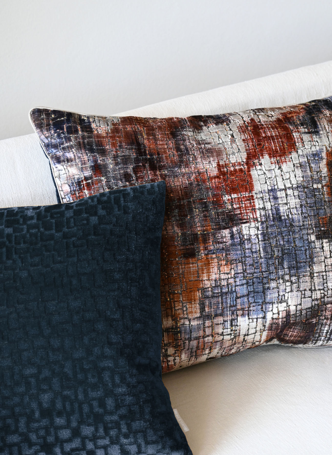 ROHLEDER ELEMENTS Decorative Velvet Cushions: DARK BLUE