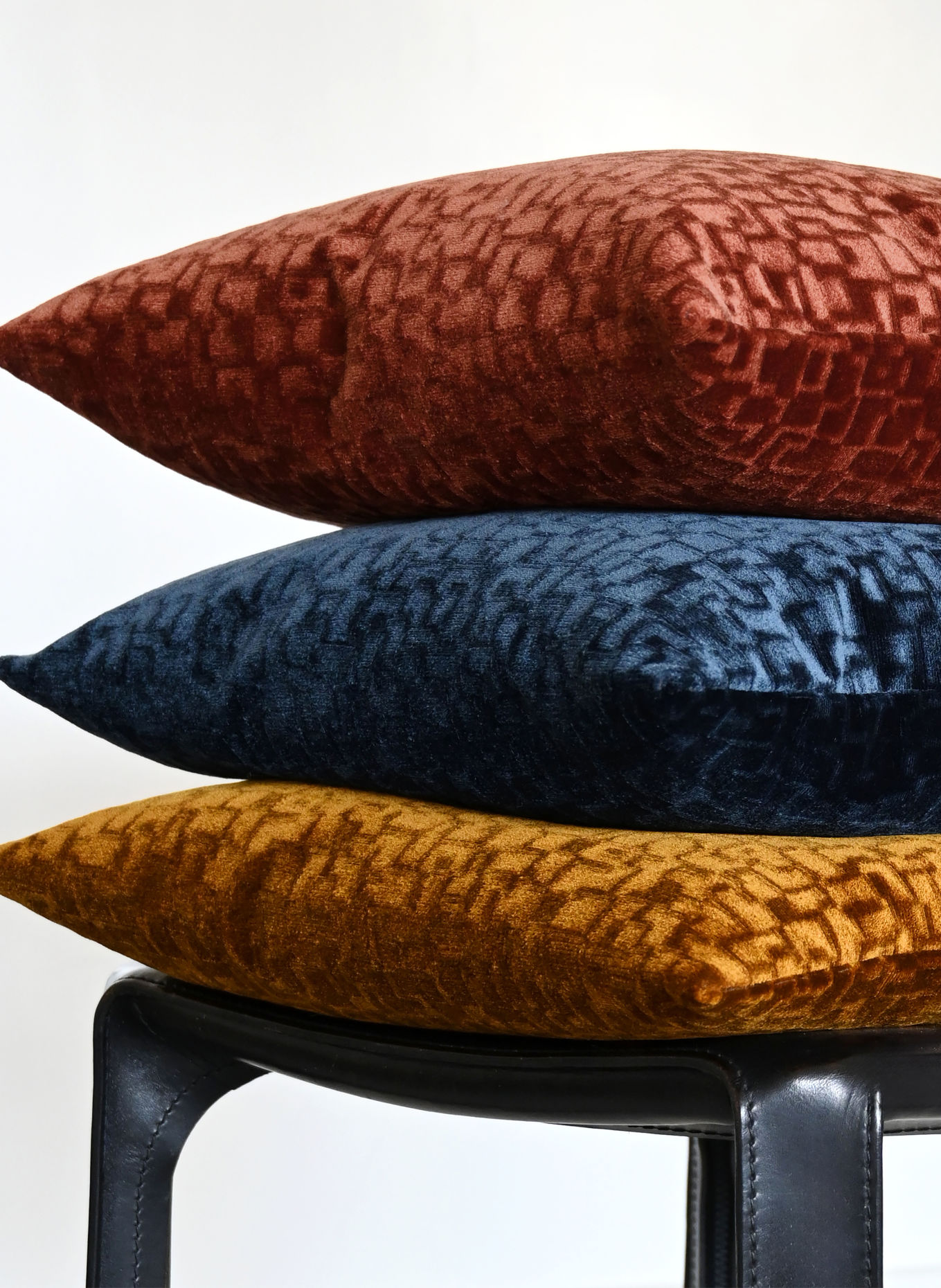 ROHLEDER ELEMENTS Decorative Velvet Cushions: DARK BLUE