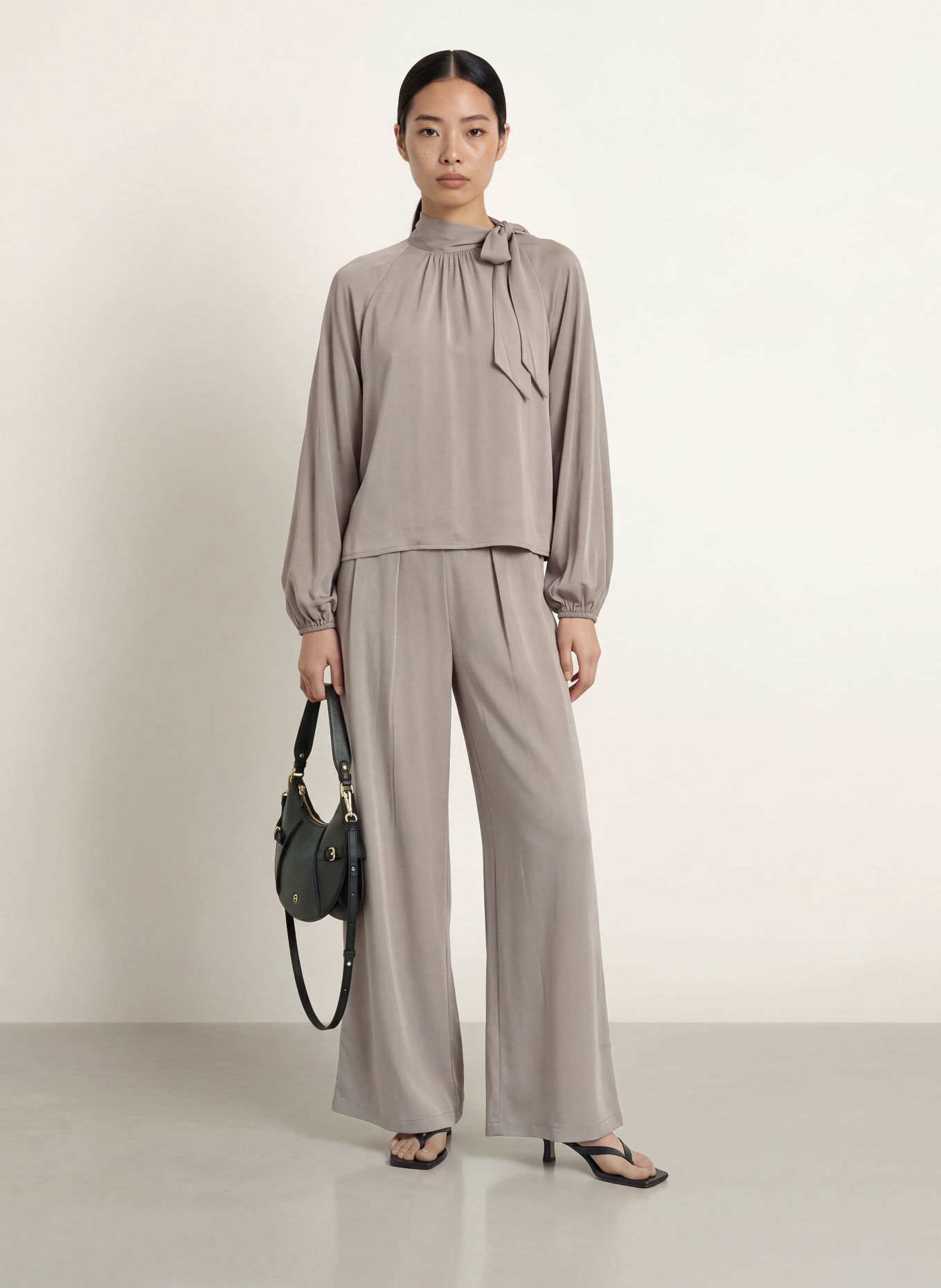 NEO NOIR Schluppenbluse SALINE aus Satin: TAUPE