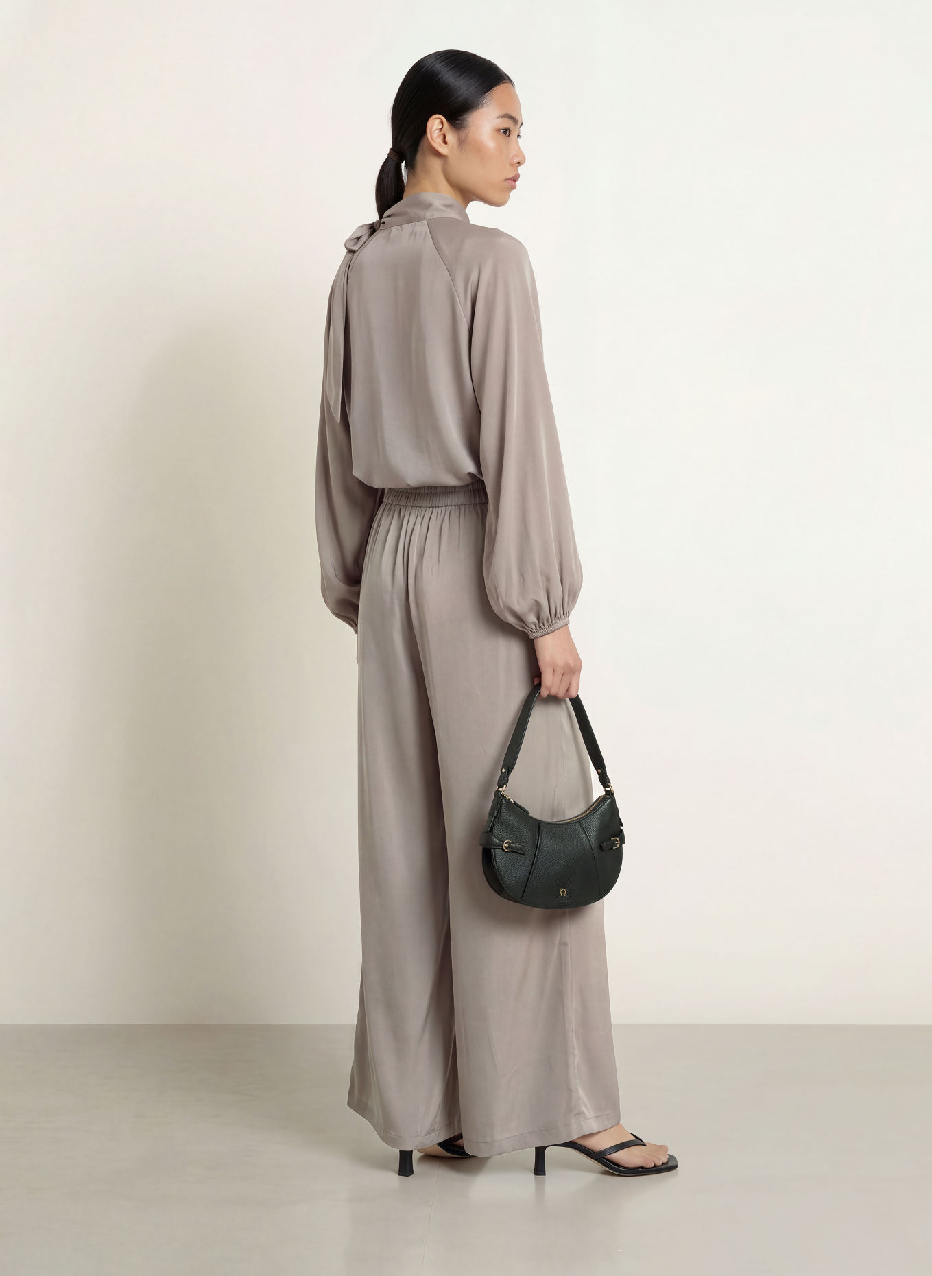 NEO NOIR Schluppenbluse SALINE aus Satin: TAUPE