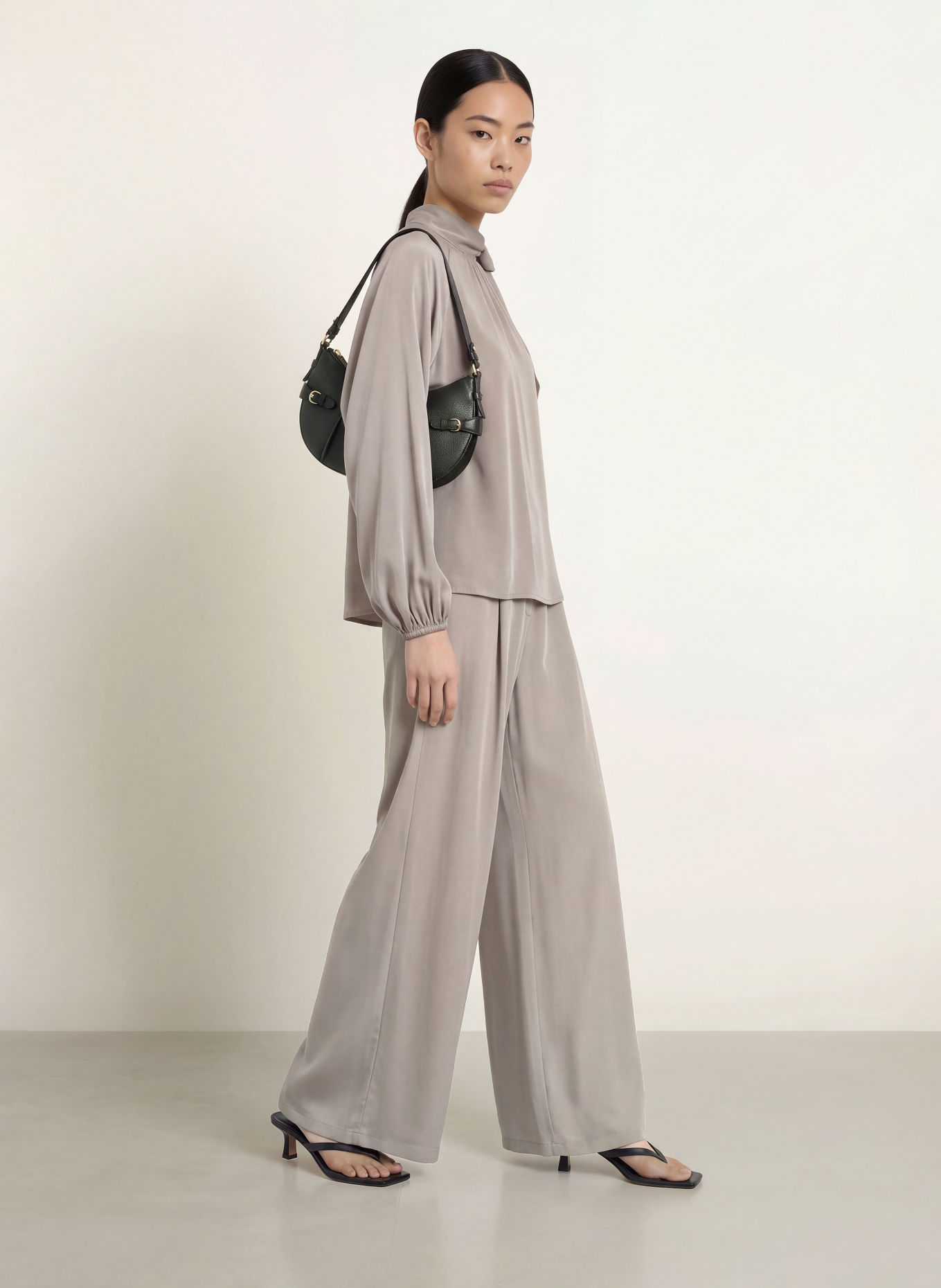 NEO NOIR Schluppenbluse SALINE aus Satin: TAUPE