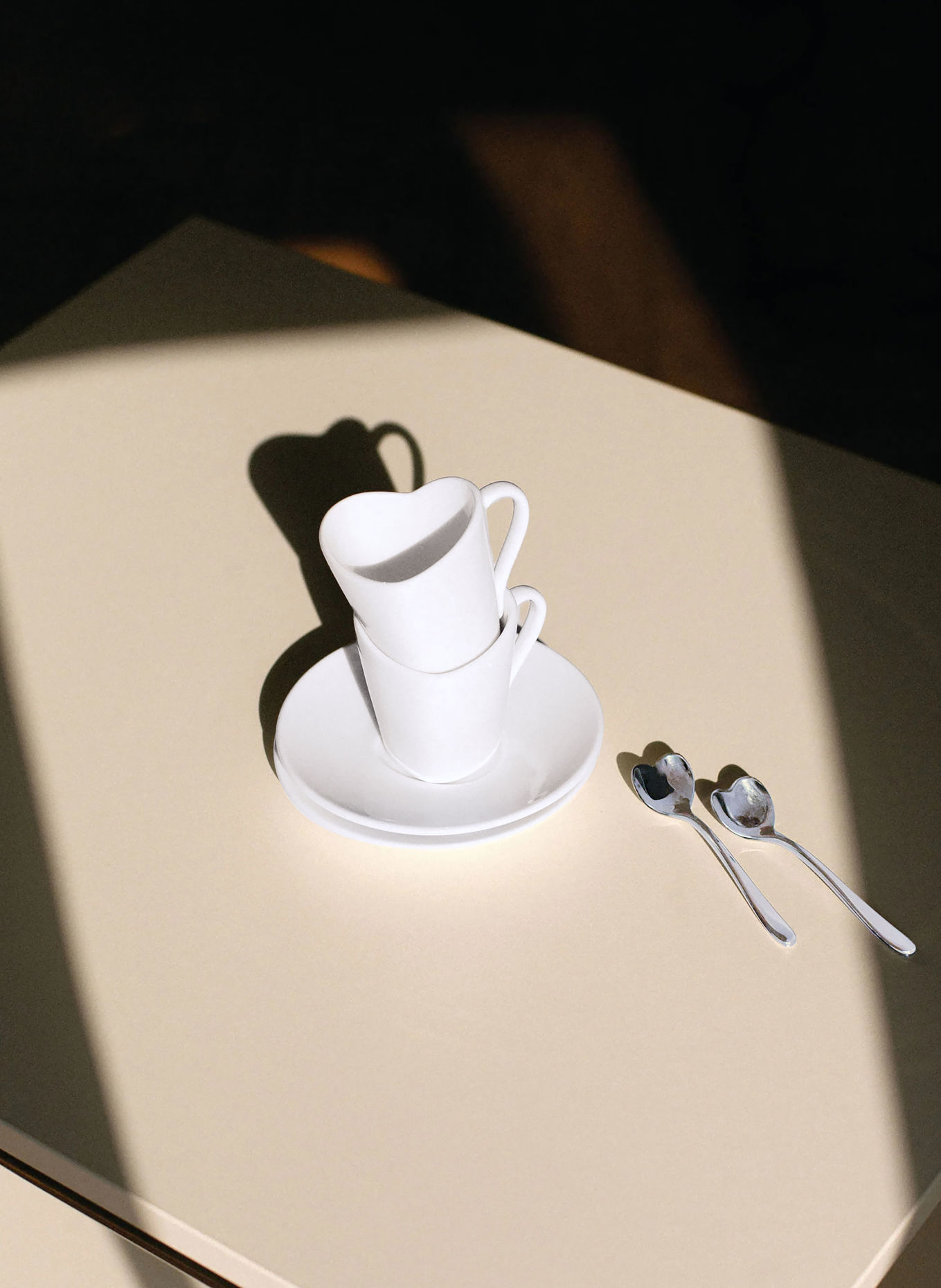 ALESSI 6-piece set: Coffee cups, saucers, and teaspoons: WHITE / SILVER