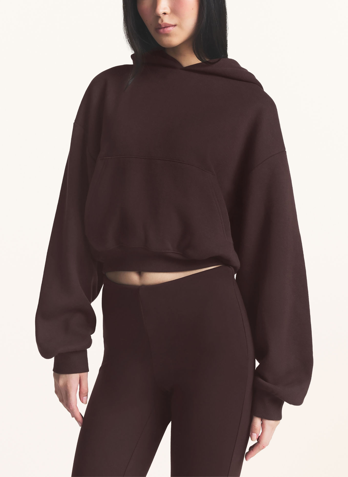 SKIMS Pohodlná domácí mikina s kapucí z bavlněného fleece: ESPRESSO
