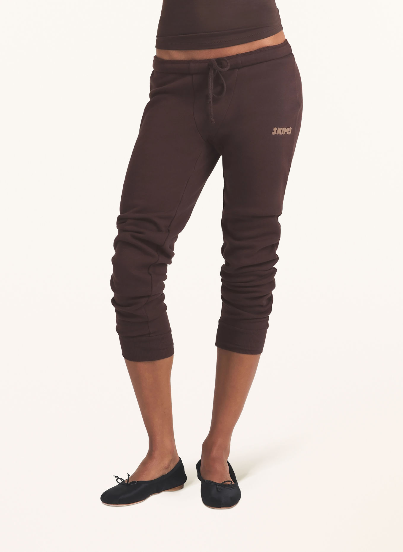 SKIMS Pohodlné domácí legíny COTTON FLEECE: ESPRESSO