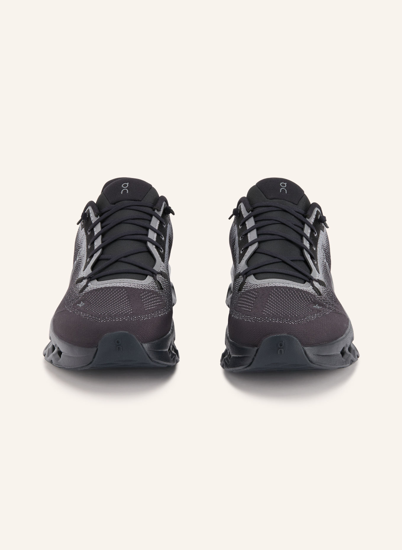 On CLOUDTILT Sneakers: BLACK / LIGHT GRAY