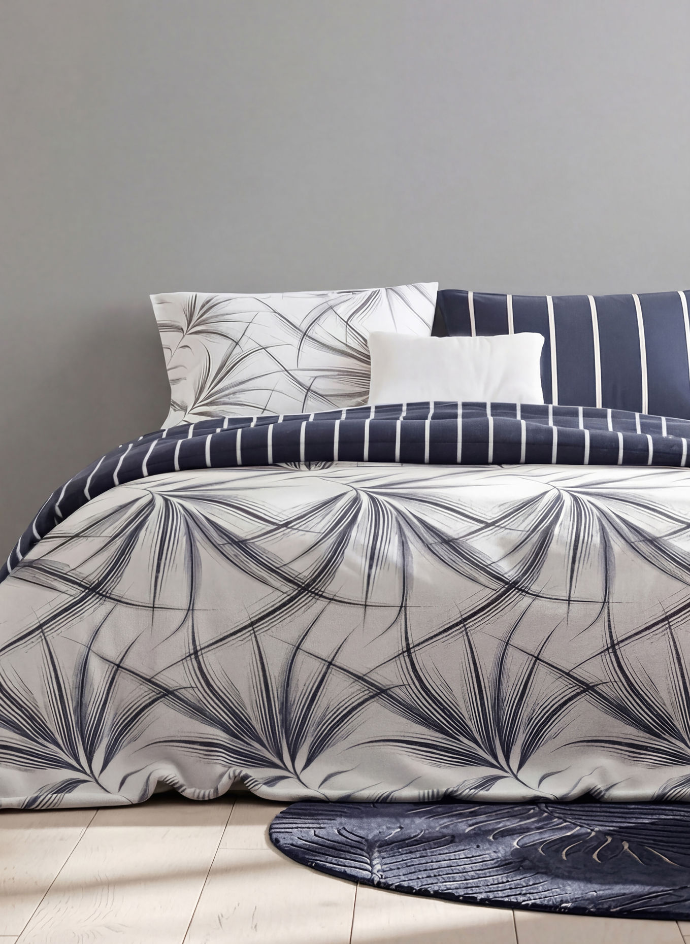 fleuresse BED ART S Reversible Bed Linens: DARK BLUE / WHITE