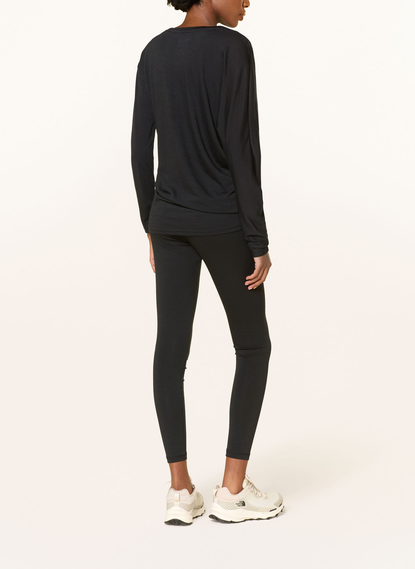super.natural YOGA LOOSE Functional shirt with Merino Wool: BLACK