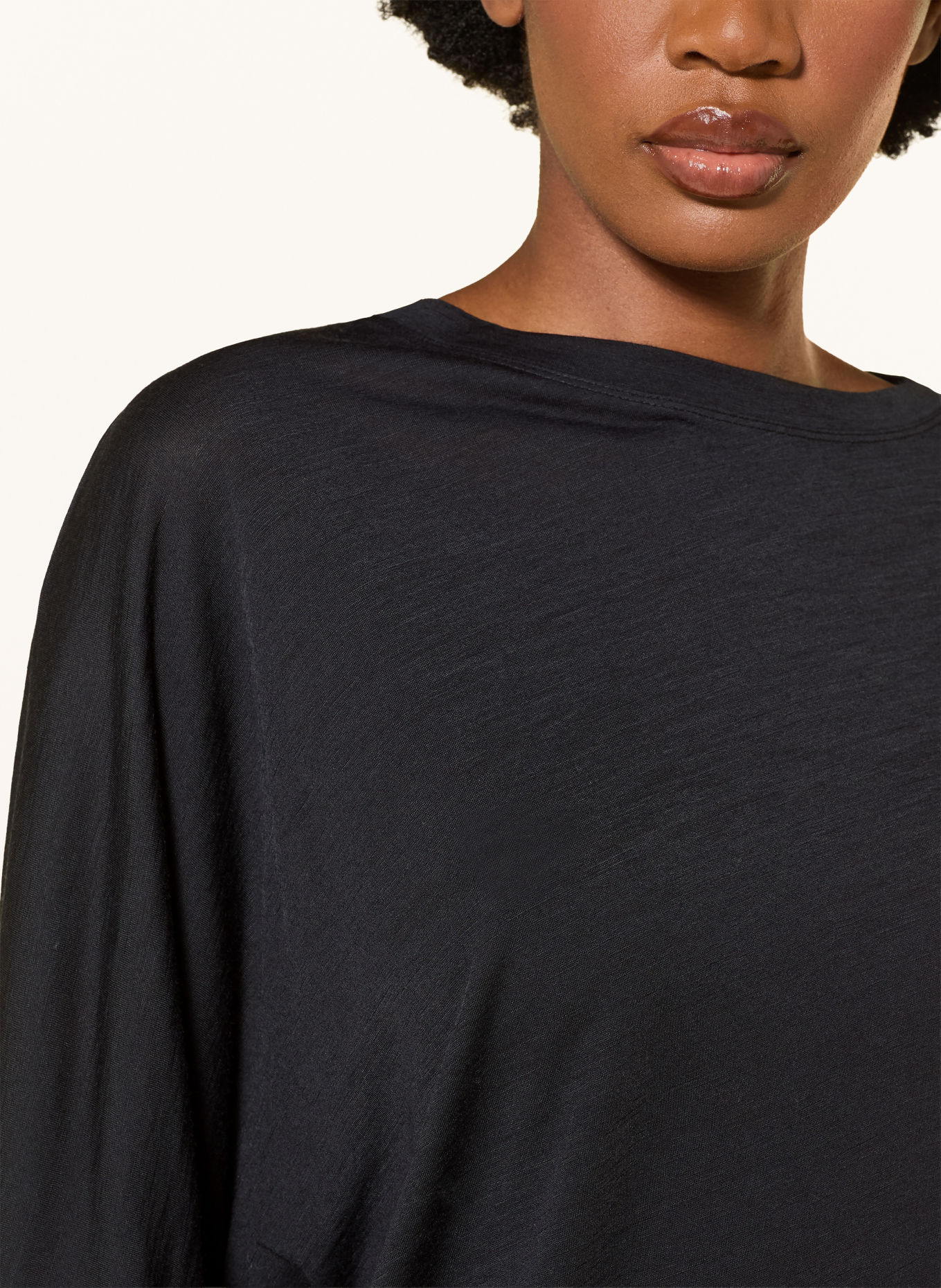super.natural YOGA LOOSE Functional shirt with Merino Wool: BLACK