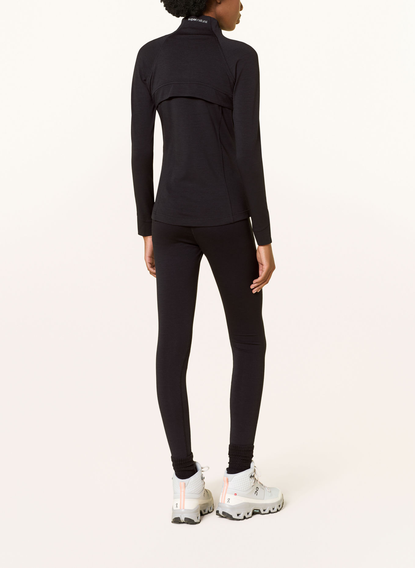 super.natural Bunda Midlayer MOVEMENT s merino vlnou: ČERNÁ