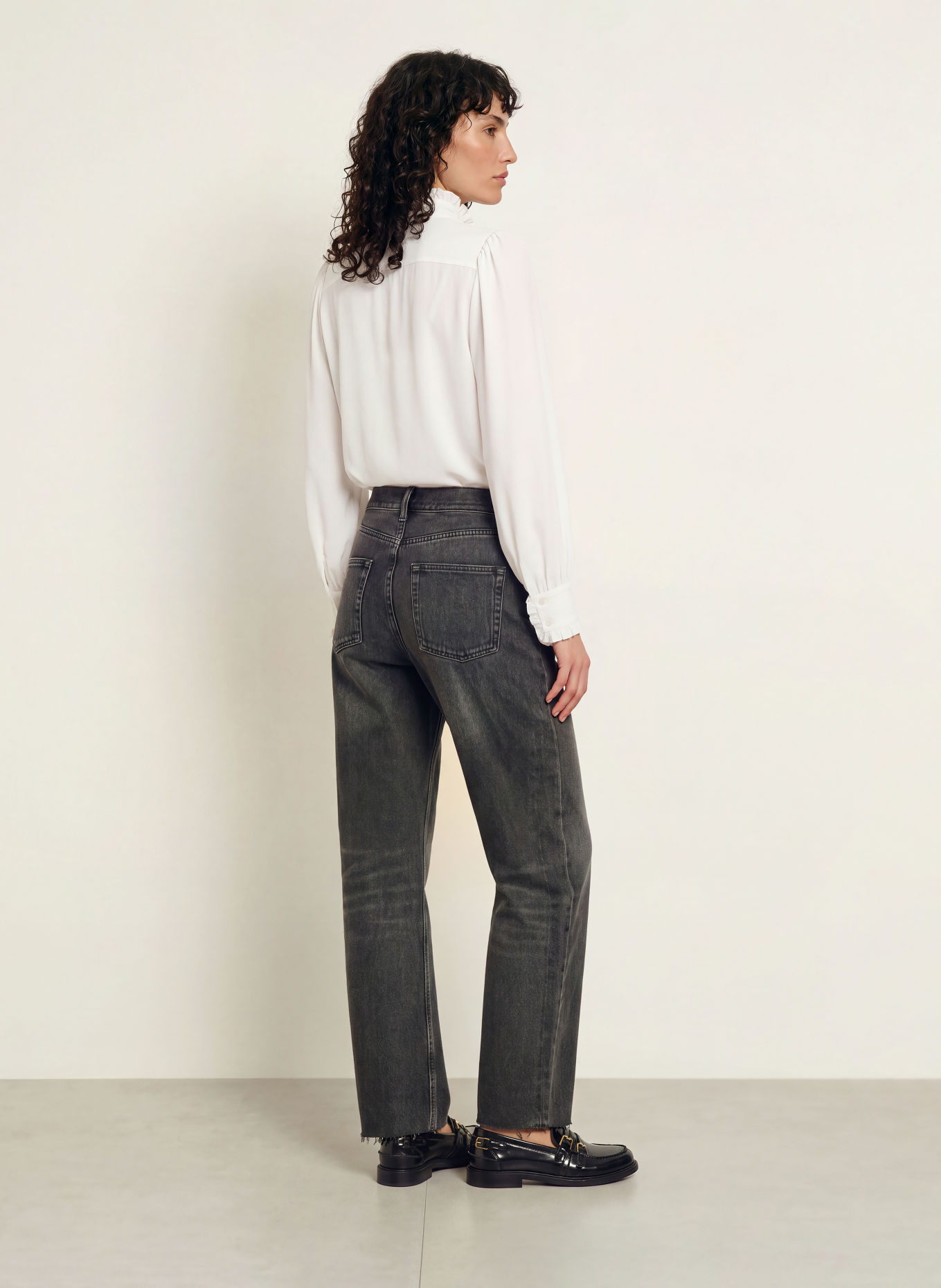 SANDRO Seidenbluse mit Rüschen: WEISS
