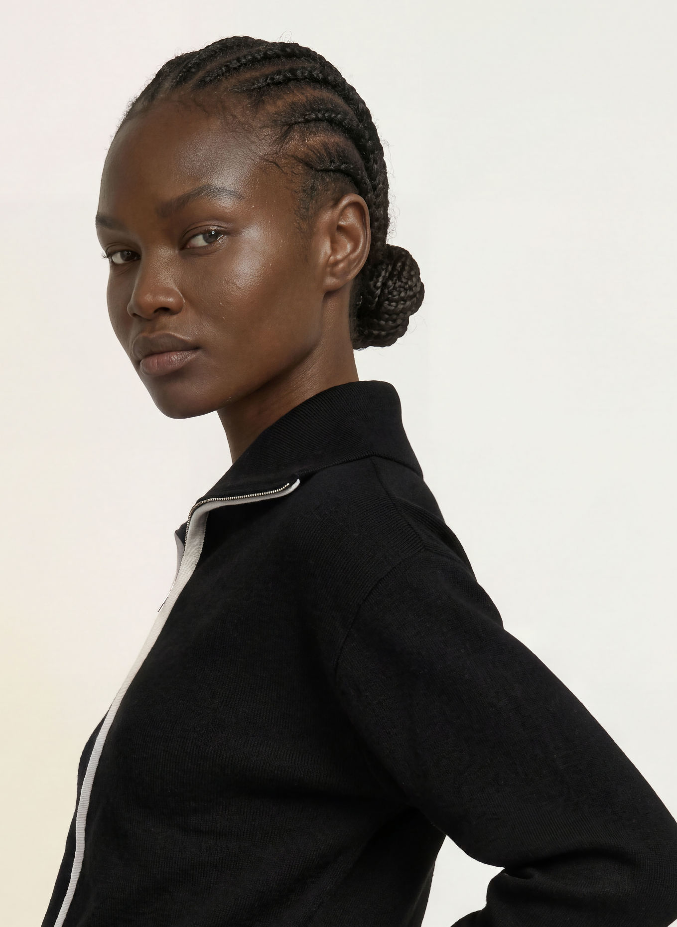 CLAUDIE PIERLOT Strickjacke: SCHWARZ / WEISS