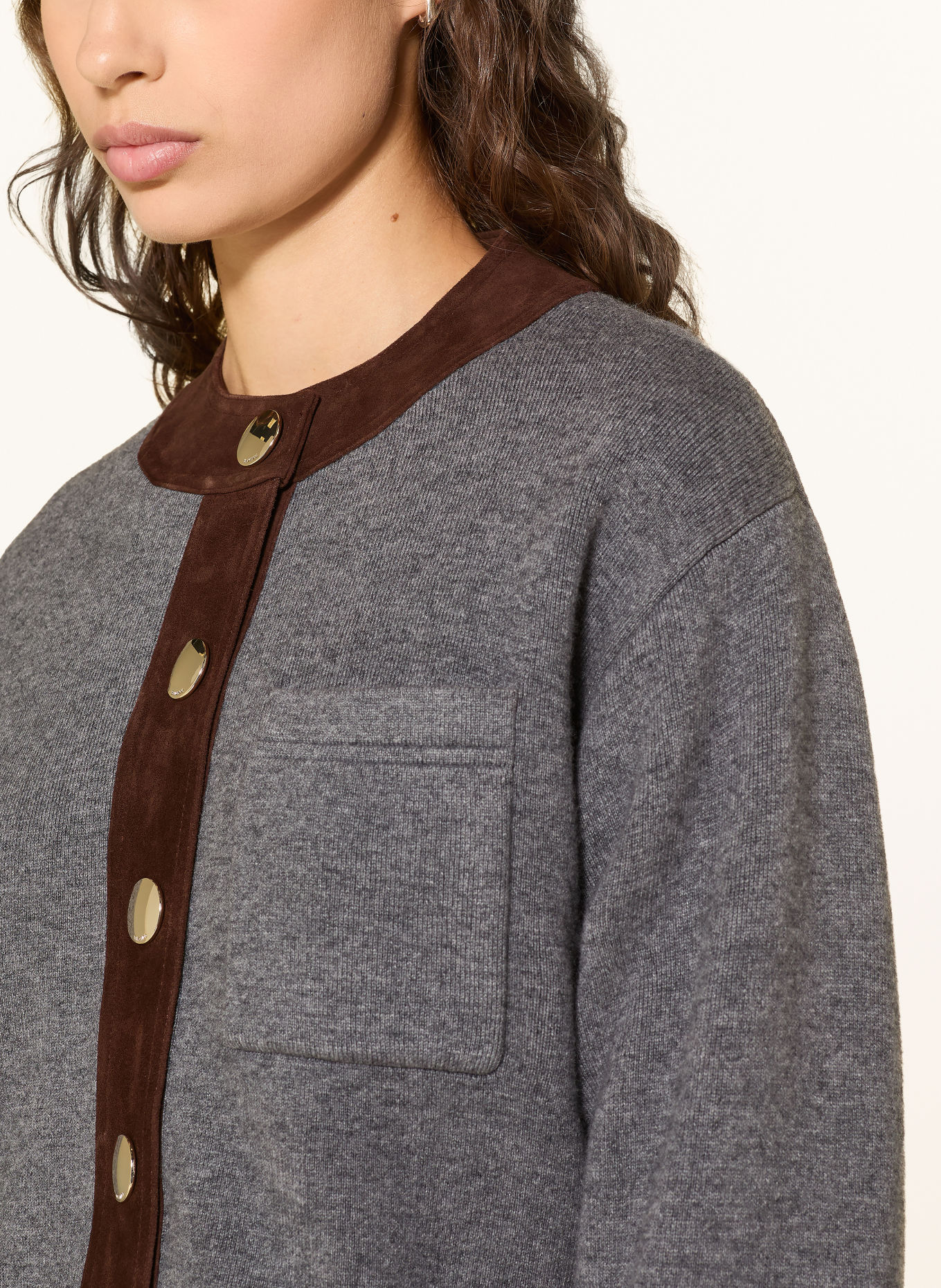 SANDRO Strickjacke im Materialmix: DUNKELGRAU / BRAUN