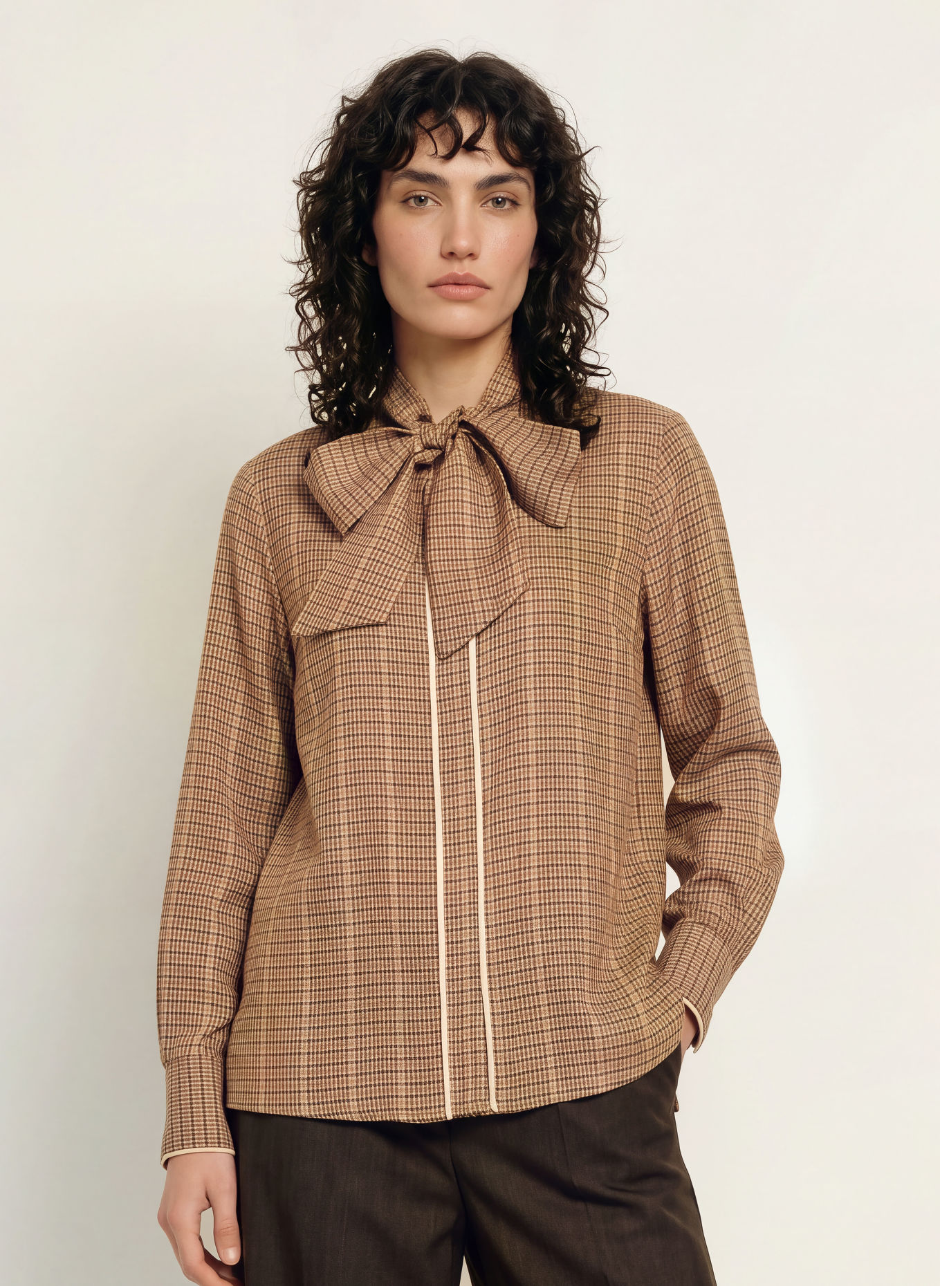 REISS Bluse MINNIE med aftagelig sløjfe: BEIGE / BRUN / LYSERØD
