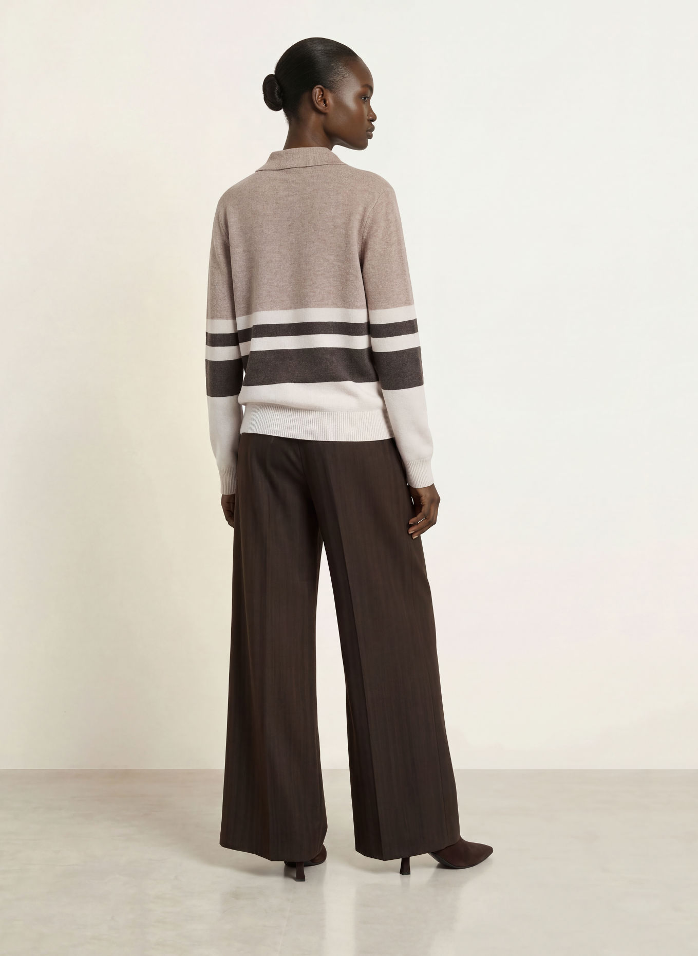 REISS Gebreid poloshirt BRONTE: LICHTBRUIN / MARRON FONCÉ / WIT