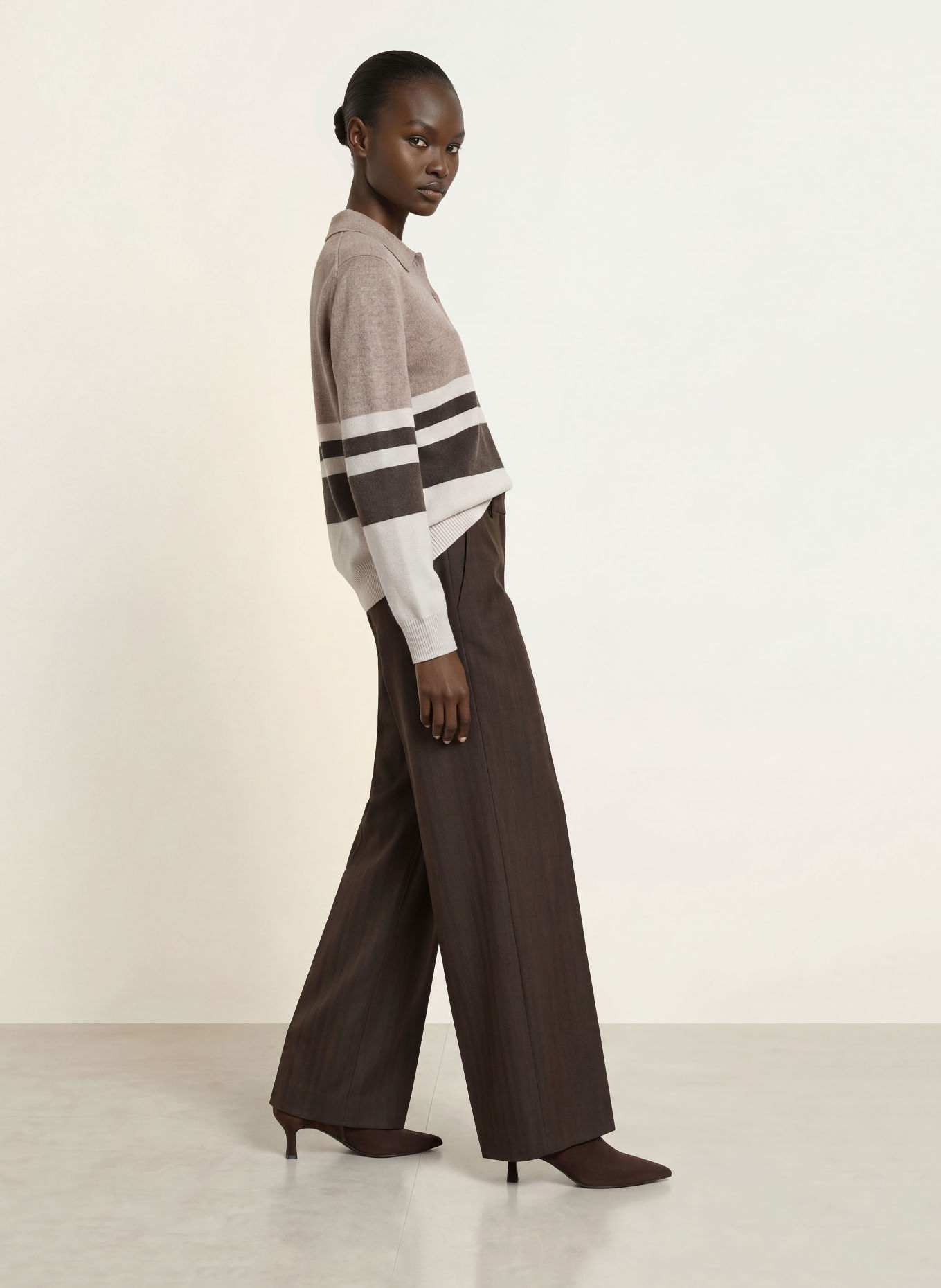 REISS Gebreid poloshirt BRONTE: LICHTBRUIN / MARRON FONCÉ / WIT