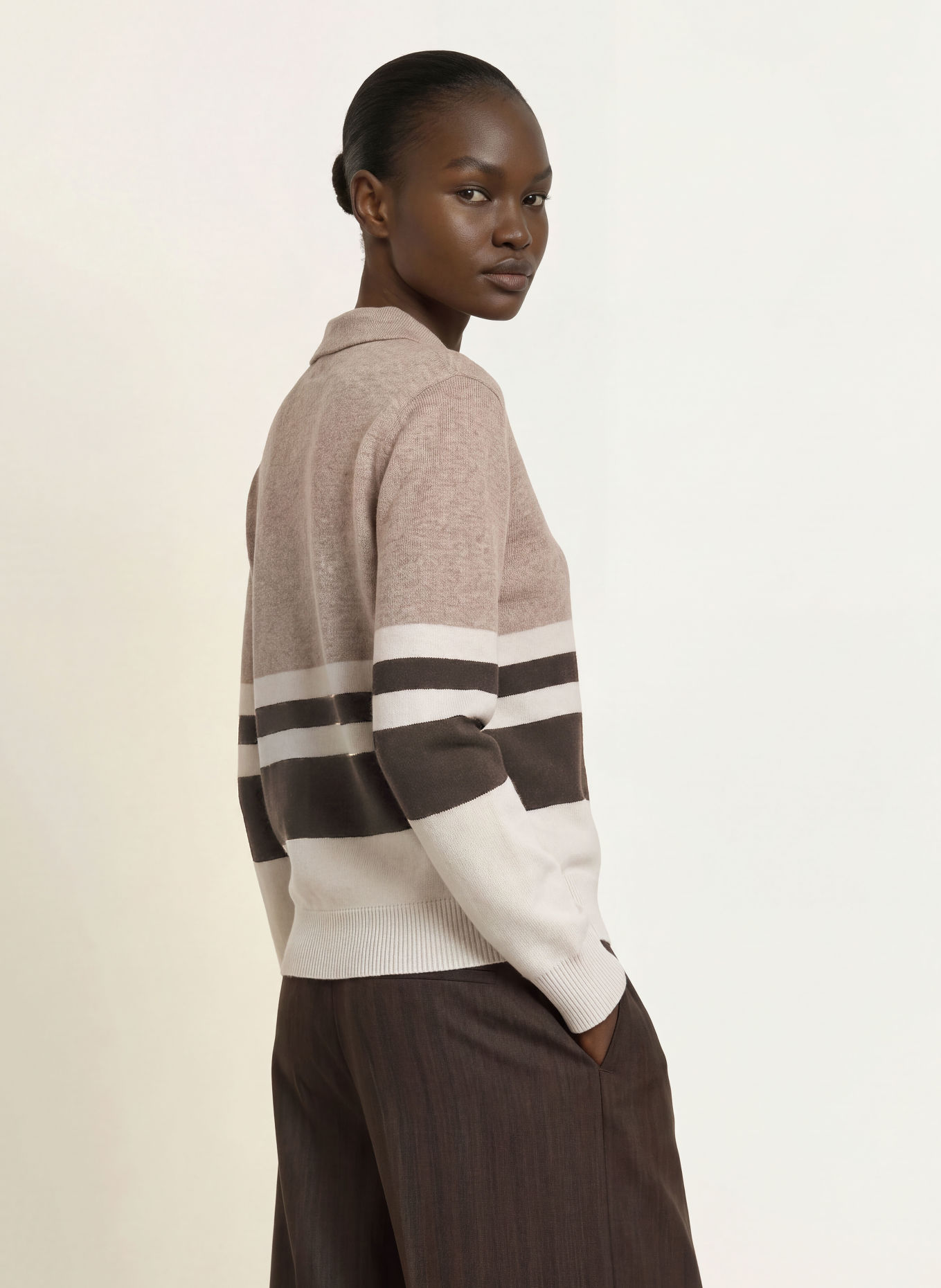 REISS Gebreid poloshirt BRONTE: LICHTBRUIN / MARRON FONCÉ / WIT