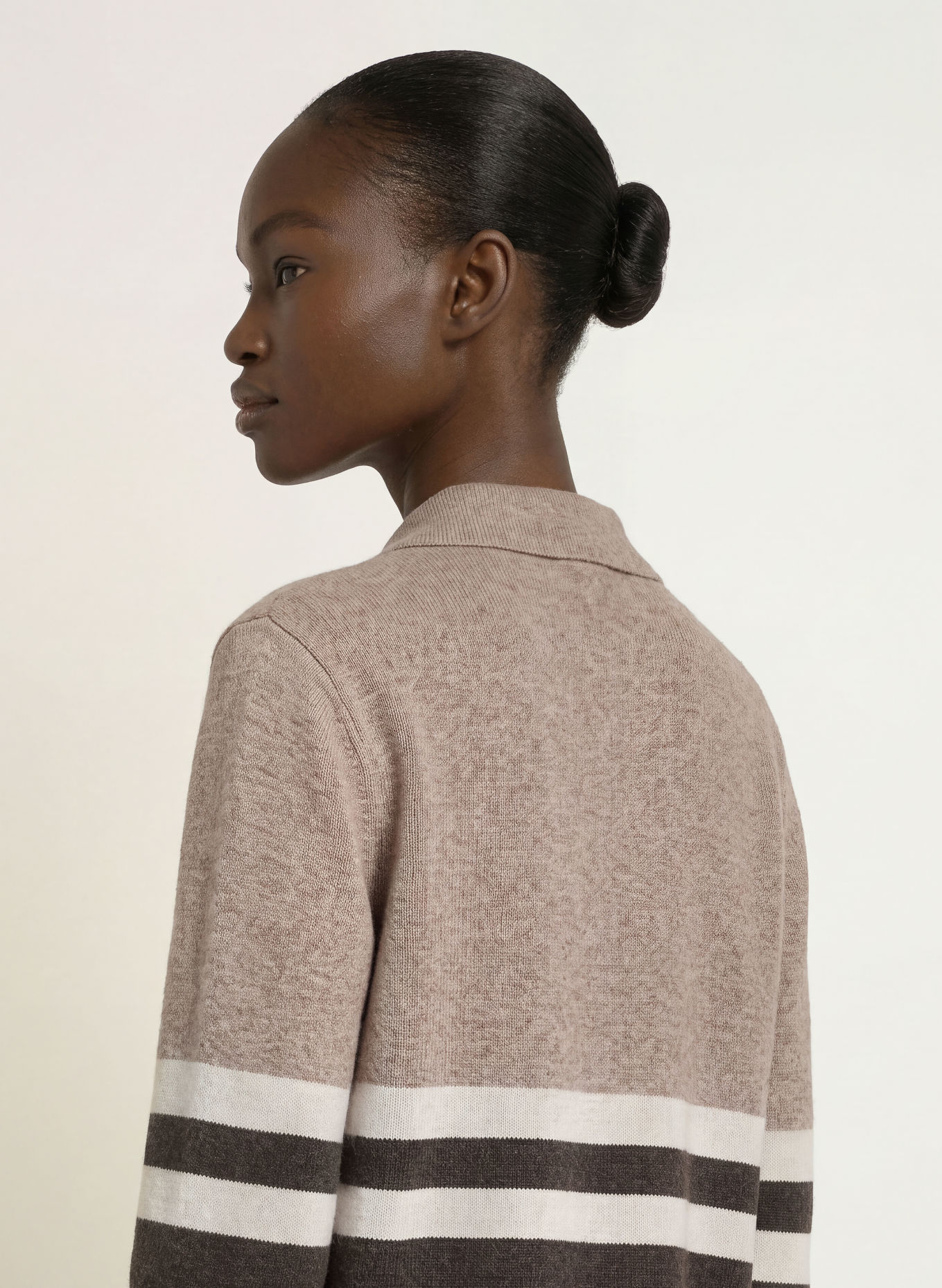 REISS Gebreid poloshirt BRONTE: LICHTBRUIN / MARRON FONCÉ / WIT