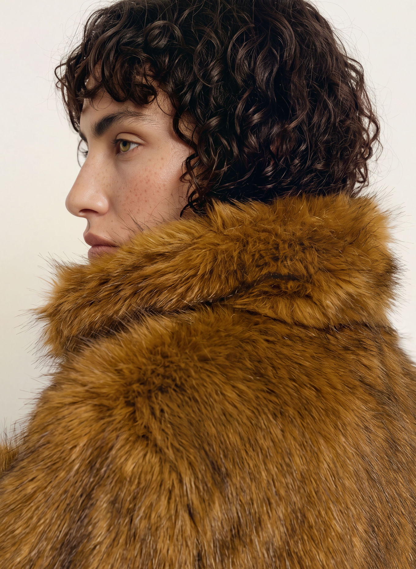 ba&sh Kunstfell-Jacke LENDY: COGNAC / DUNKELBRAUN / BEIGE
