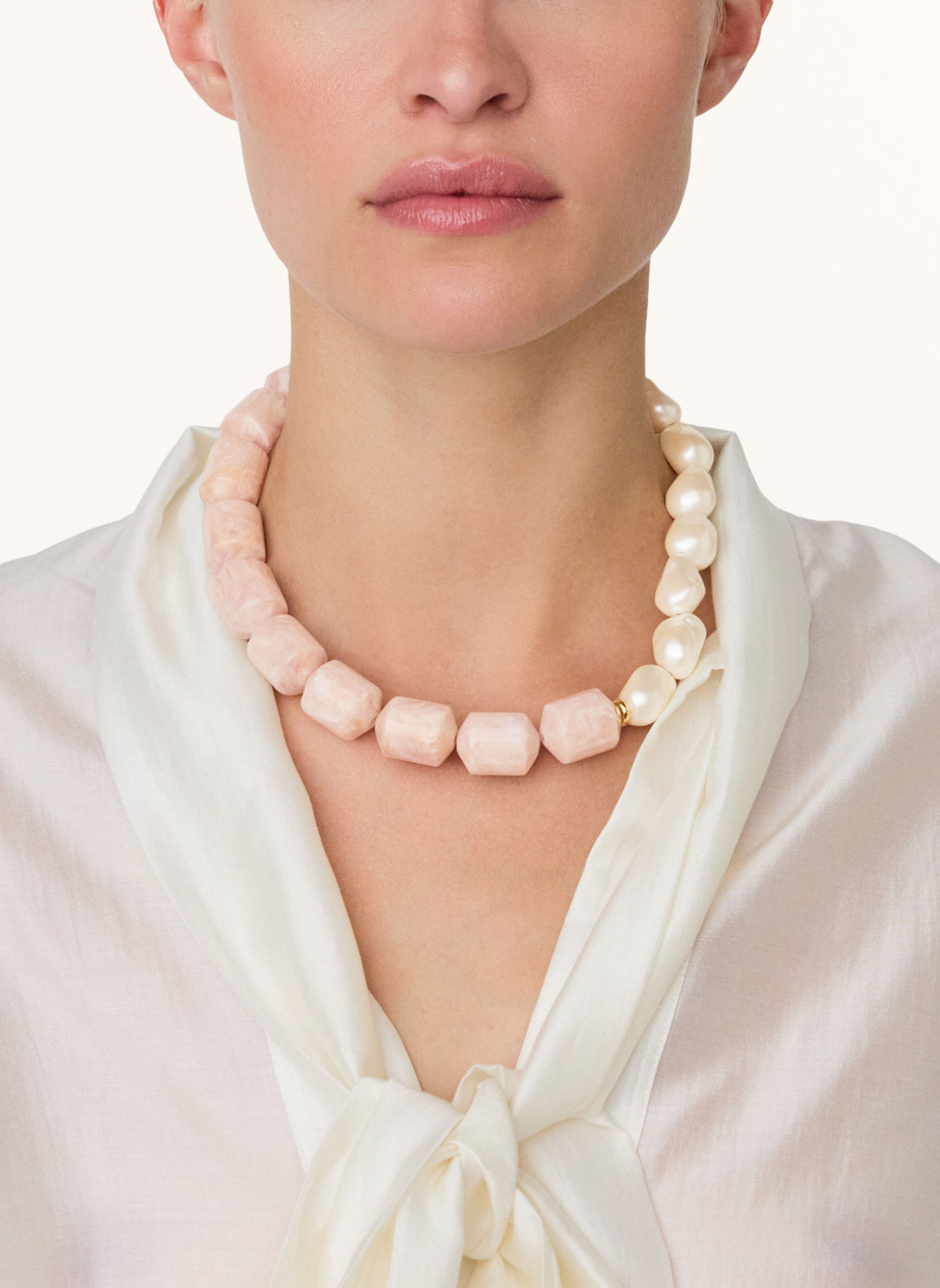 VANESSA BARONI Ketting BARREL PEARL: ROZE / GOUD / WIT