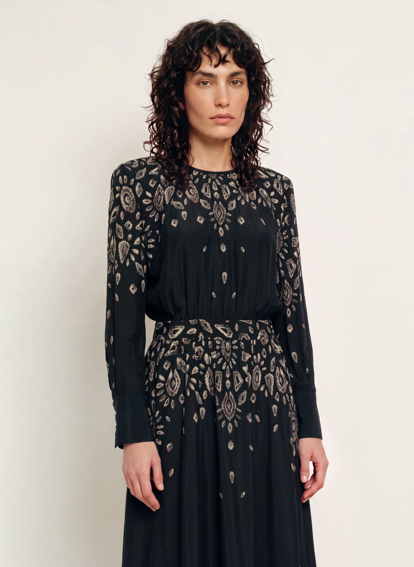 ba&sh Kleid BELLINE: SCHWARZ / BEIGE / KHAKI