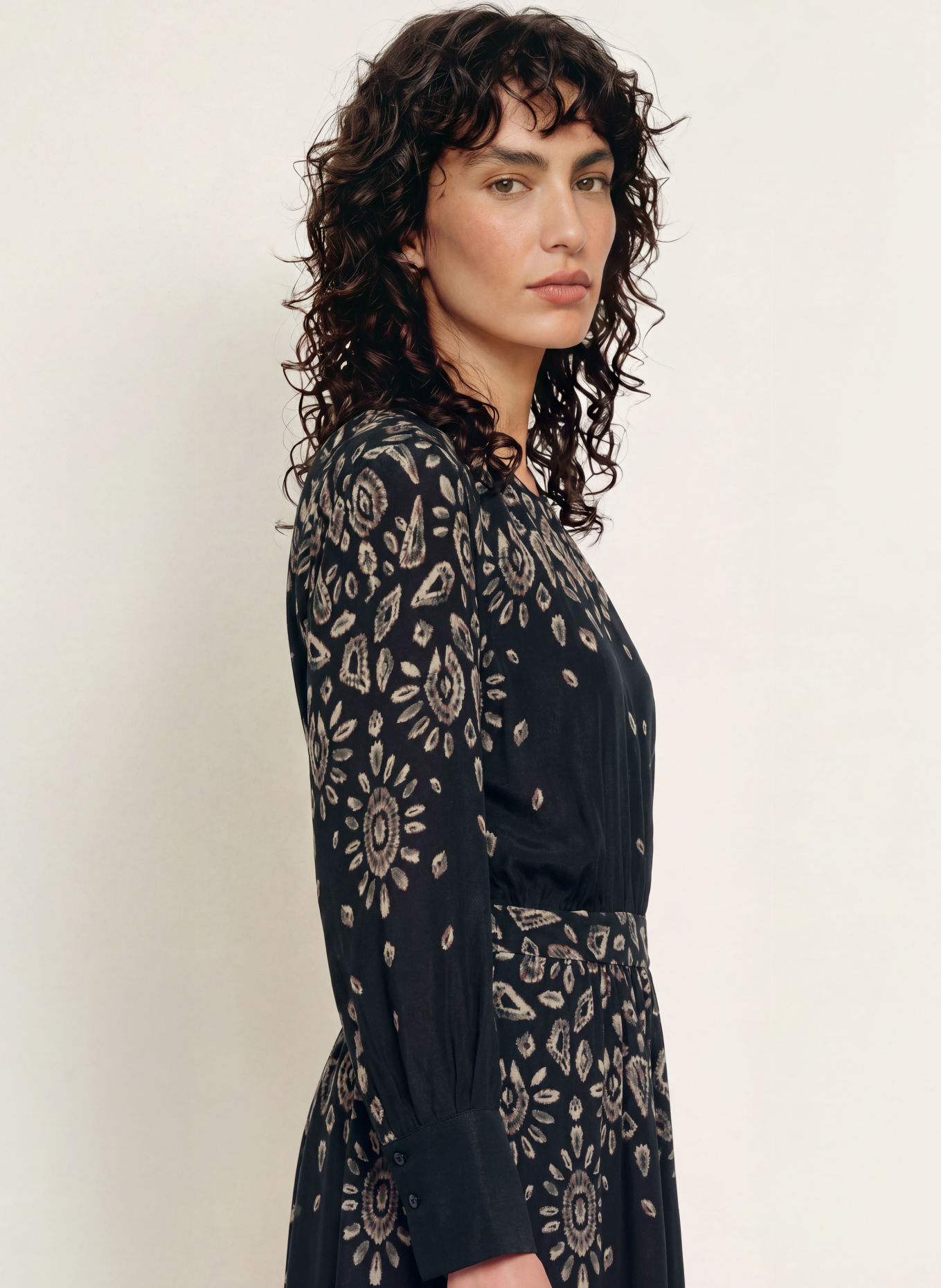 ba&sh Kleid BELLINE: SCHWARZ / BEIGE / KHAKI