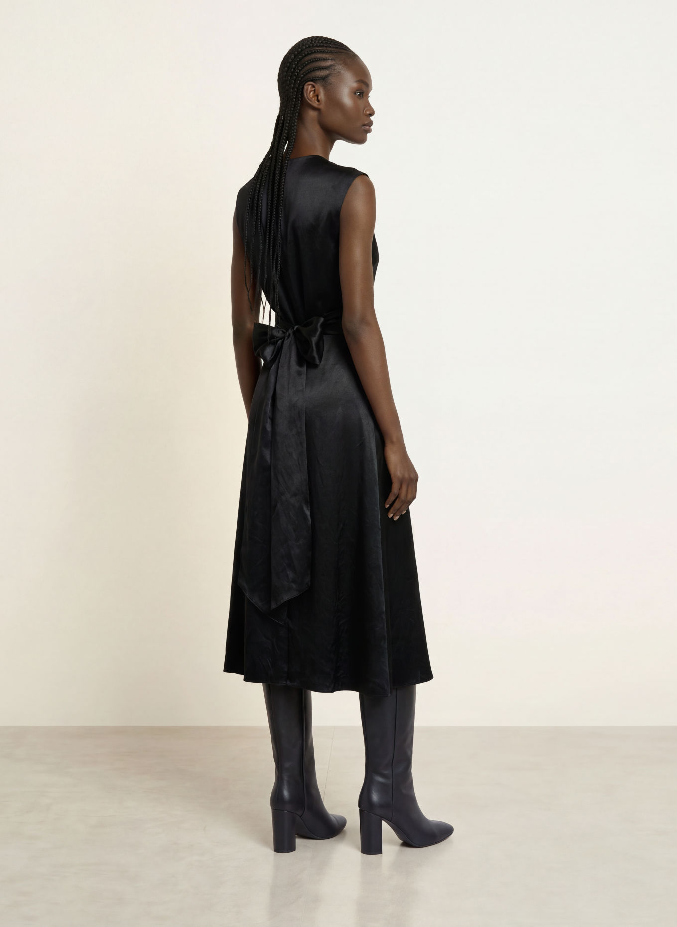 ALLSAINTS Robe portefeuille JEANNE en satin: NOIR