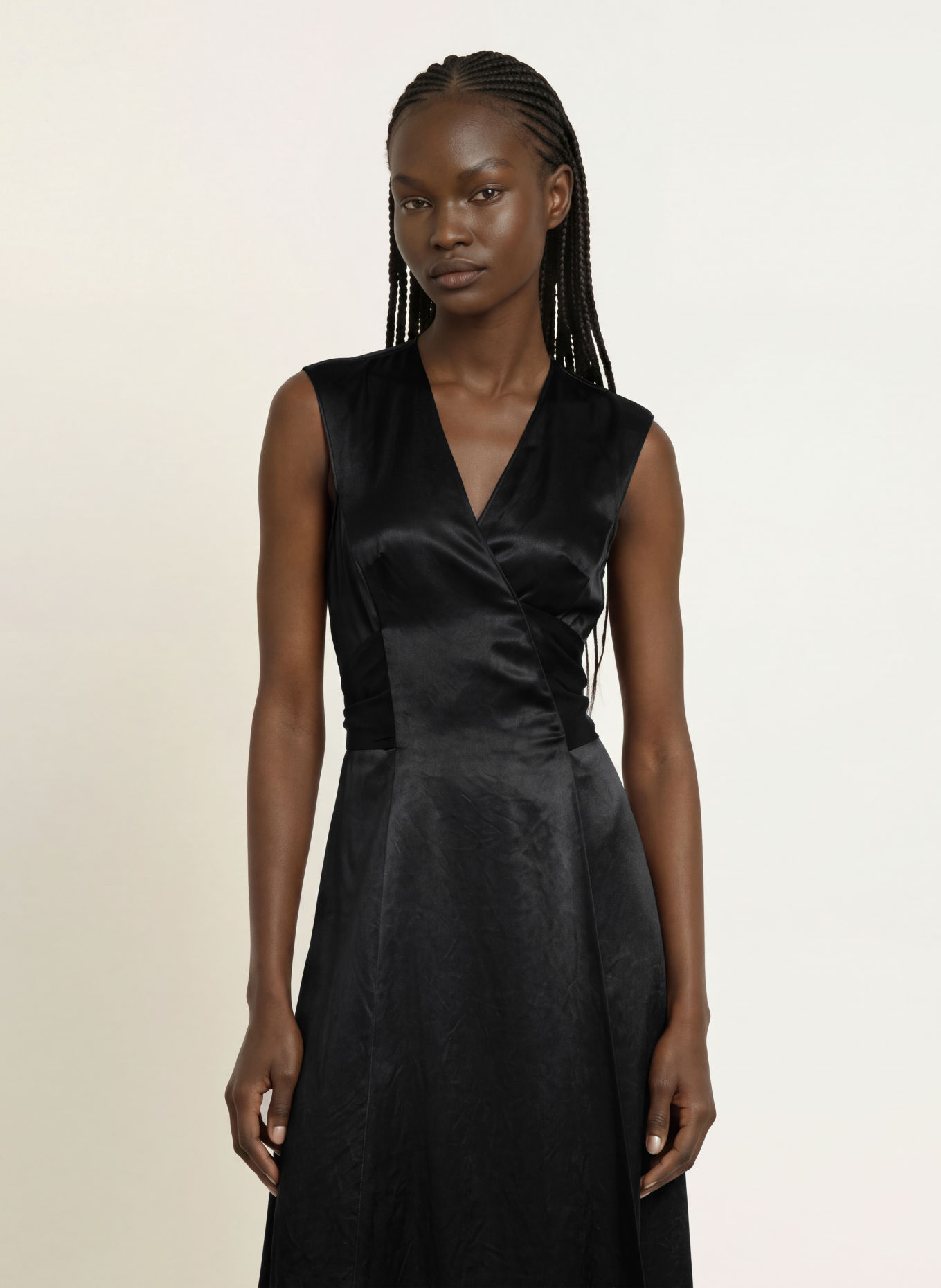 ALLSAINTS Robe portefeuille JEANNE en satin: NOIR