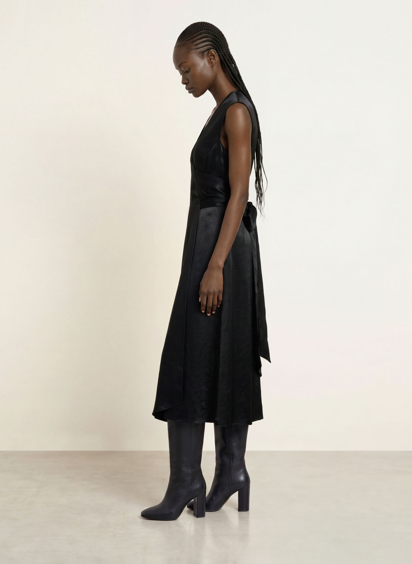 ALLSAINTS Robe portefeuille JEANNE en satin: NOIR