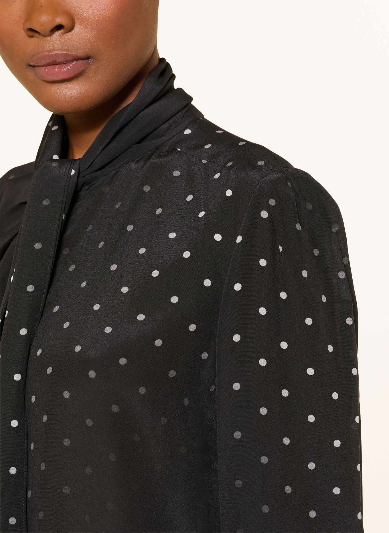 ALLSAINTS Zijden strikblouse: ZWART / GRIJS