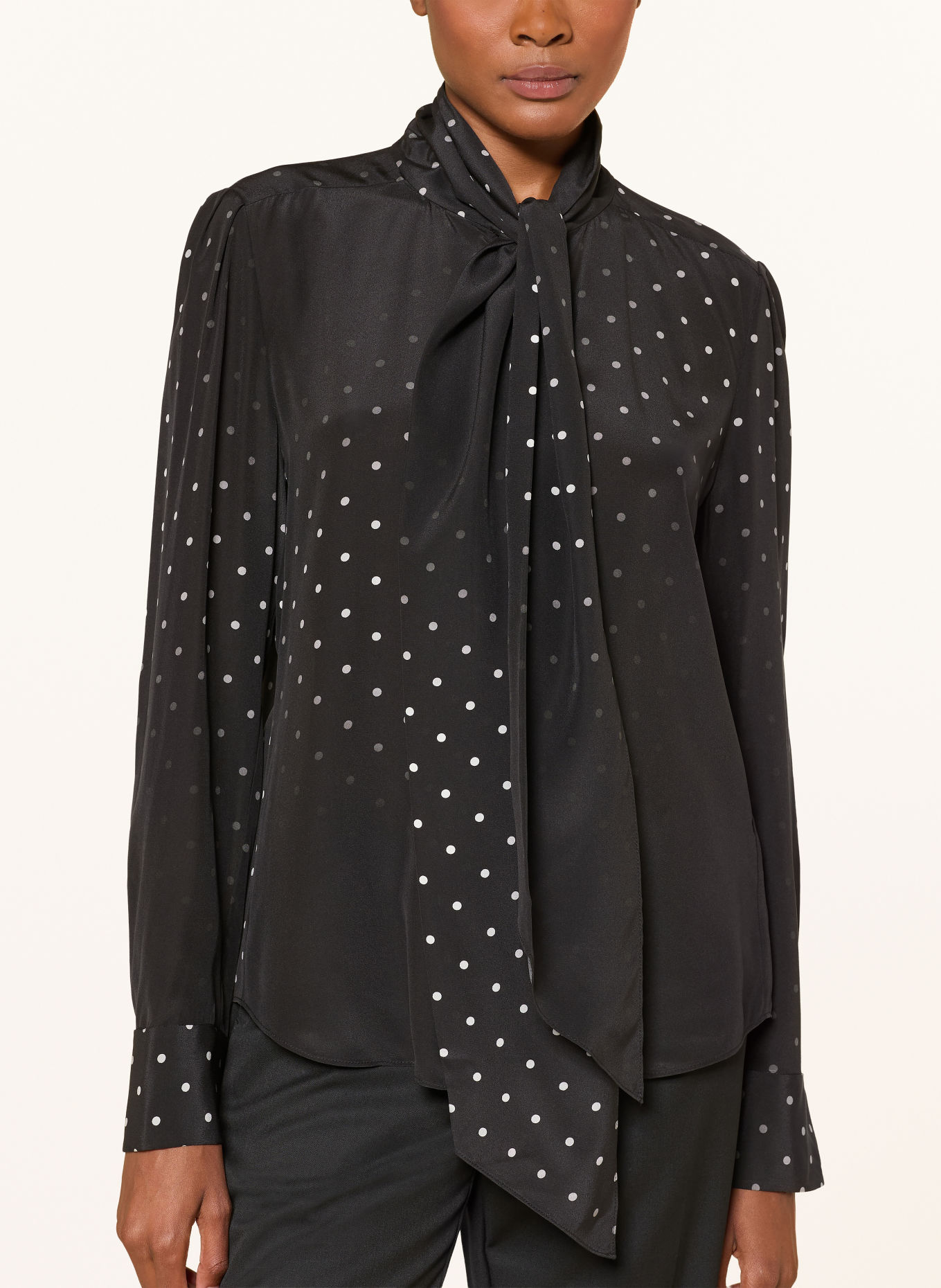 ALLSAINTS Zijden strikblouse: ZWART / GRIJS