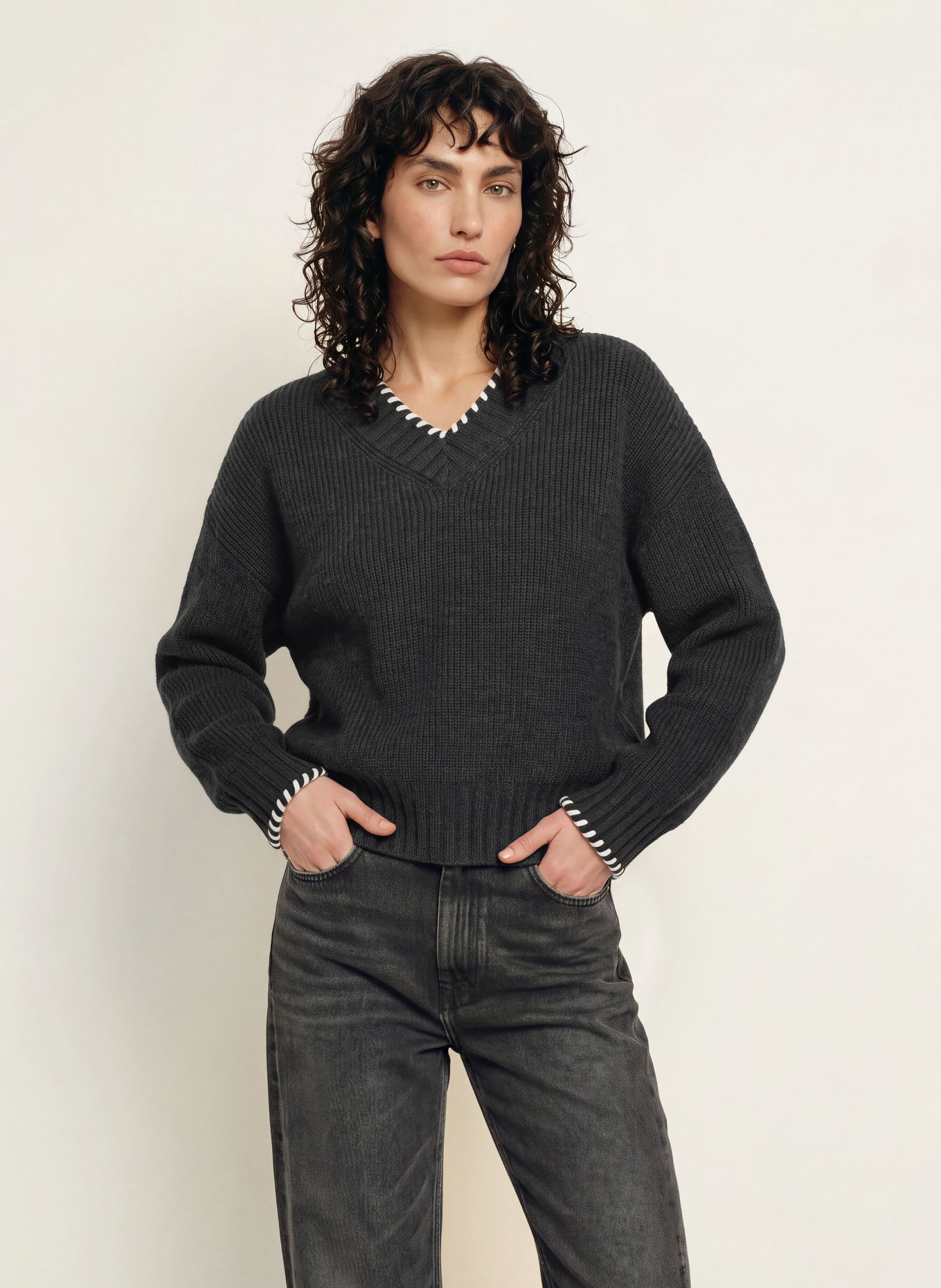 SANDRO Pullover: DUNKELGRAU / ECRU