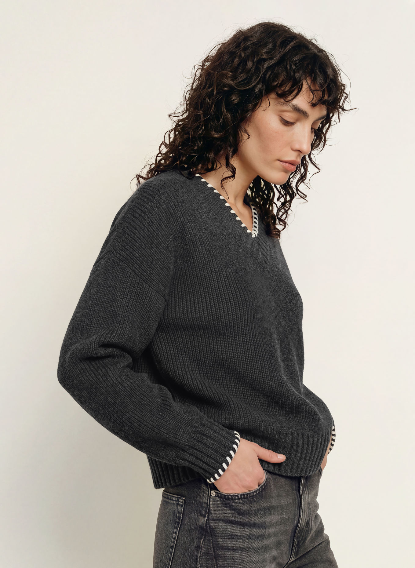 SANDRO Pullover: DUNKELGRAU / ECRU
