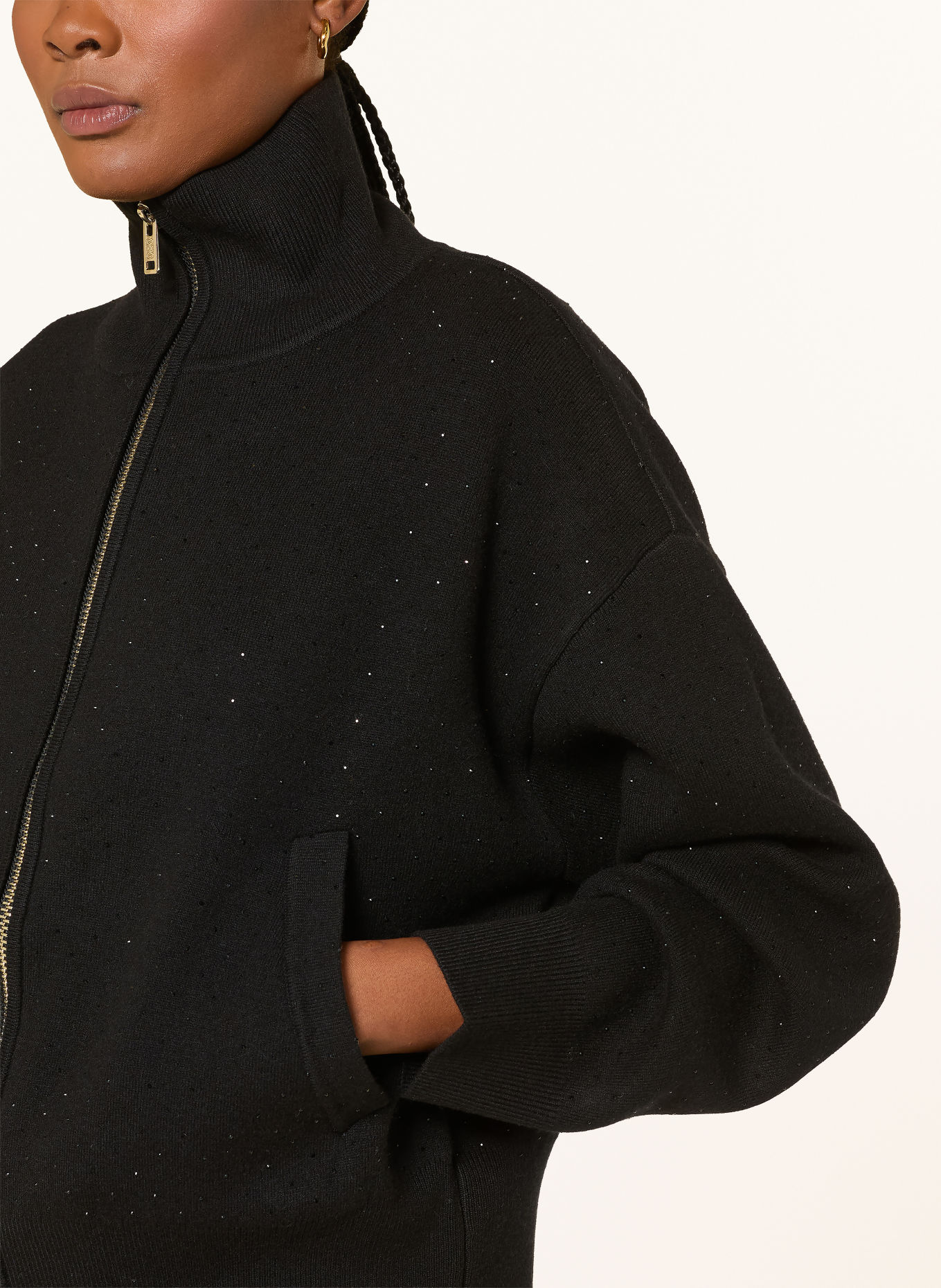 SANDRO Strickjacke mit Schmucksteinen: SCHWARZ