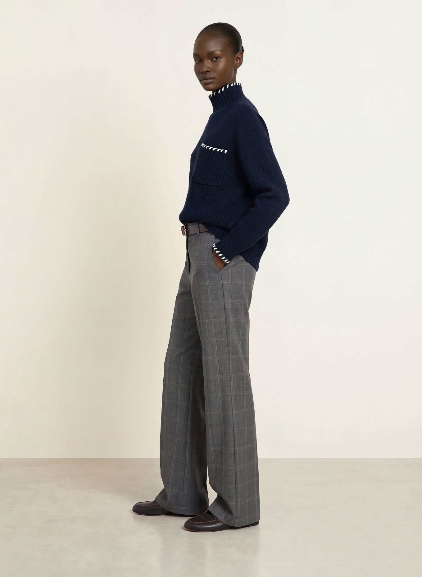 SANDRO Pullover: DUNKELBLAU / ECRU