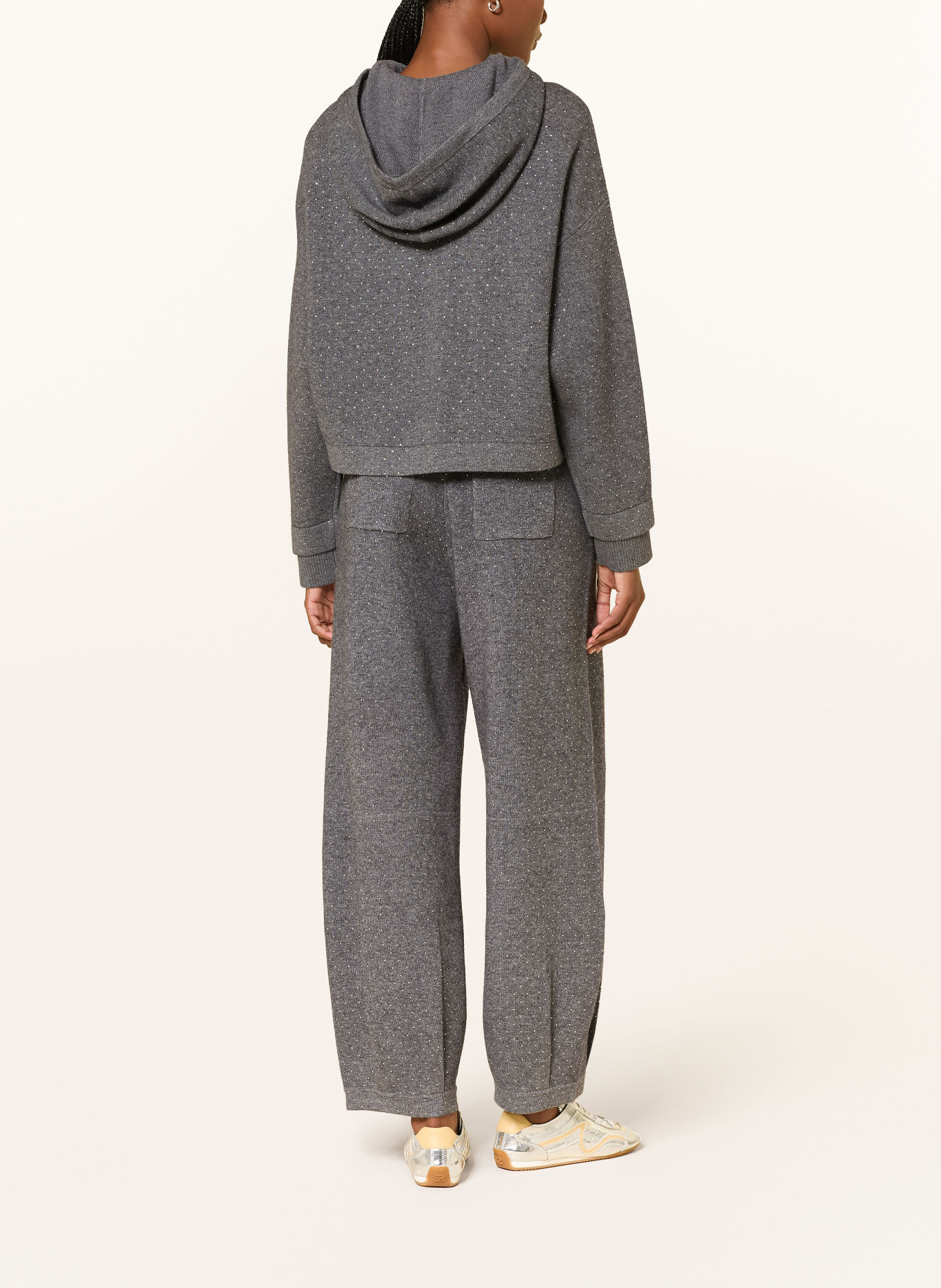 SANDRO Strickjacke mit Schmucksteinen: GRAU