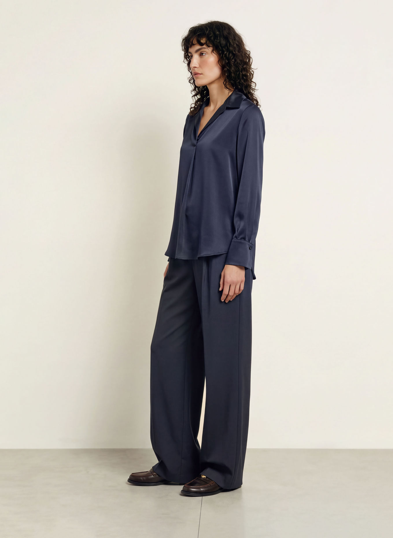 CLAUDIE PIERLOT Blusenshirt aus Satin: DUNKELBLAU