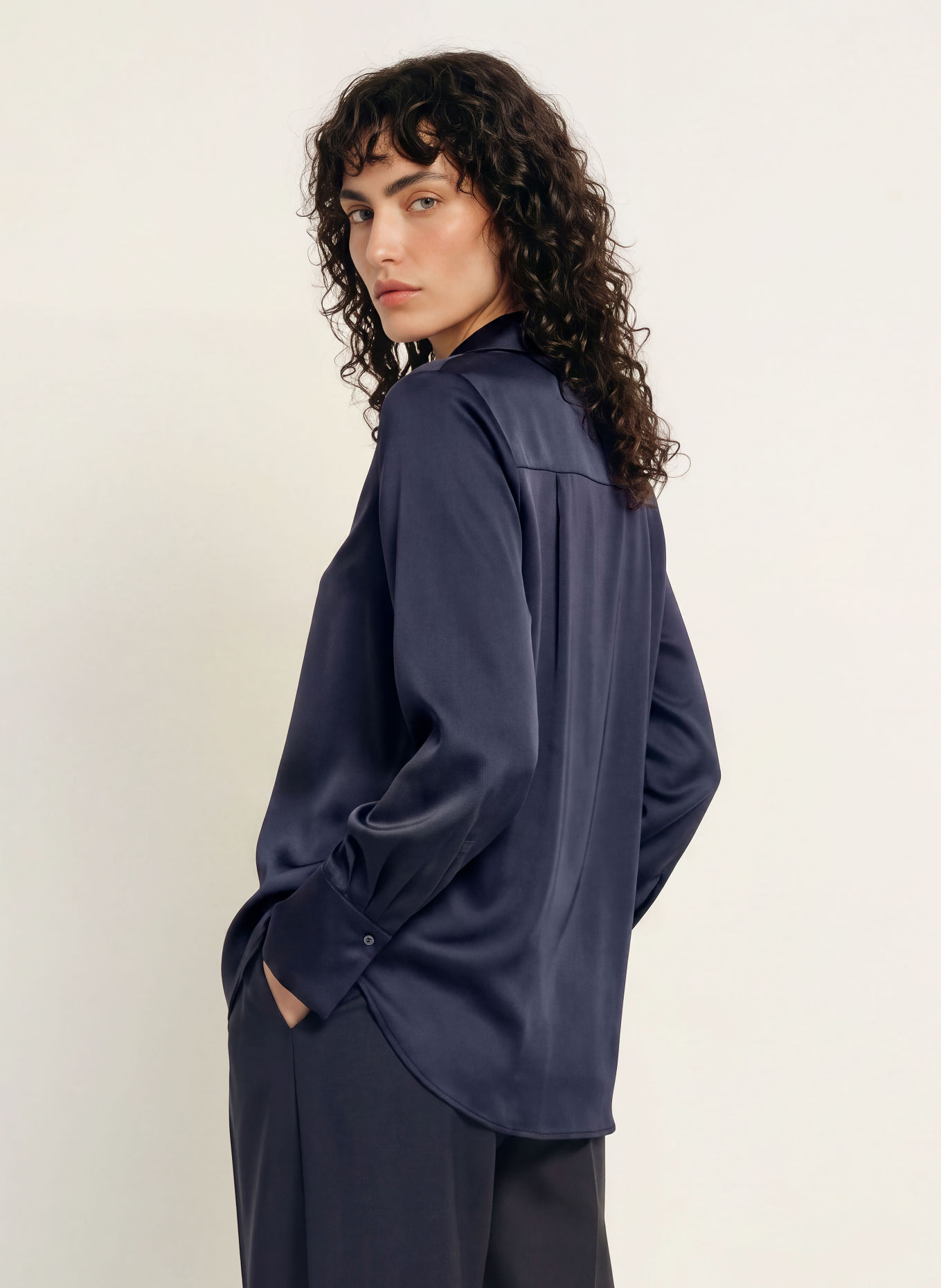CLAUDIE PIERLOT Blusenshirt aus Satin: DUNKELBLAU