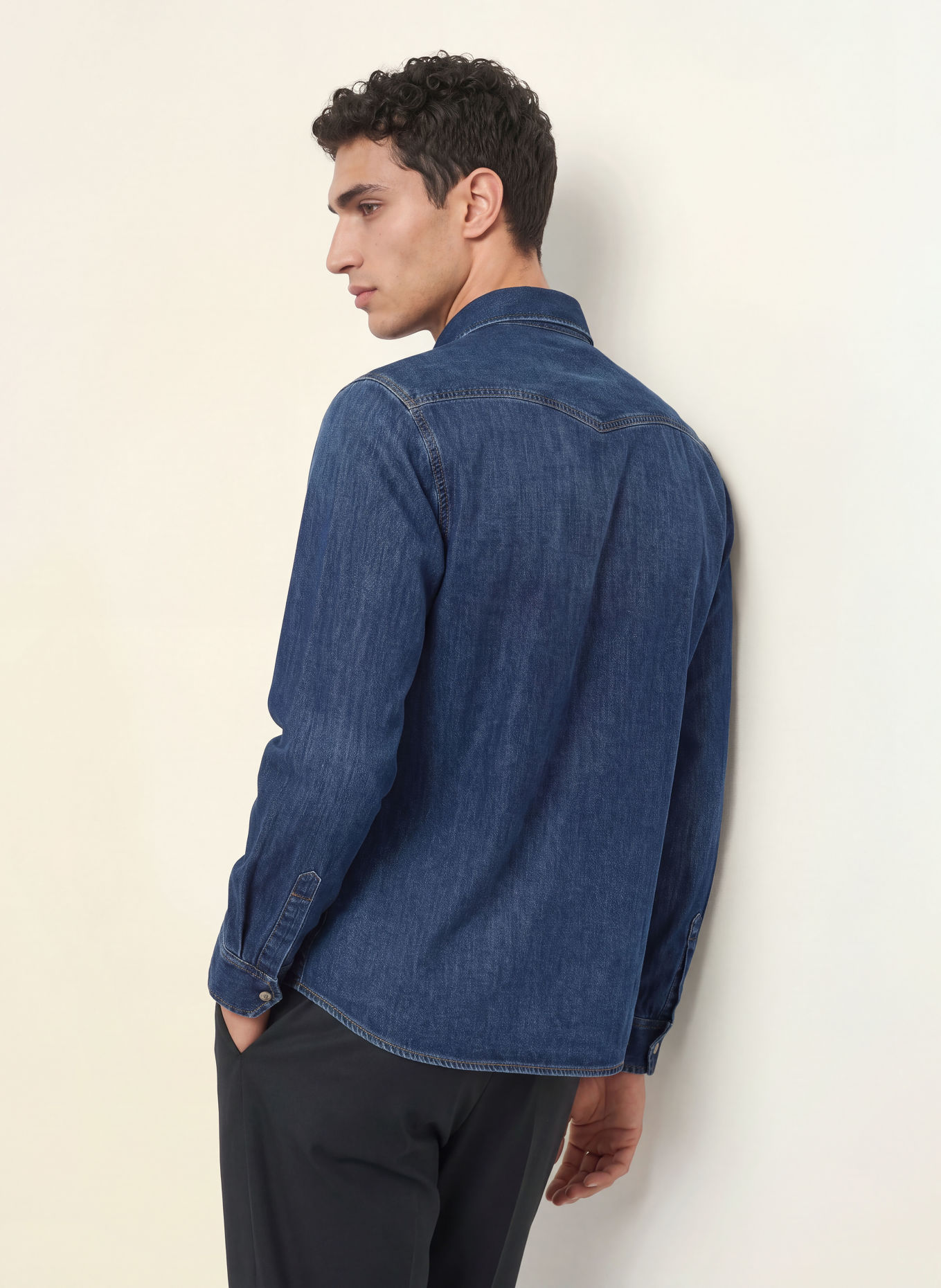 REISS Džínová košile MOUNTAIN Regular Fit: TMAVĚ MODRÁ